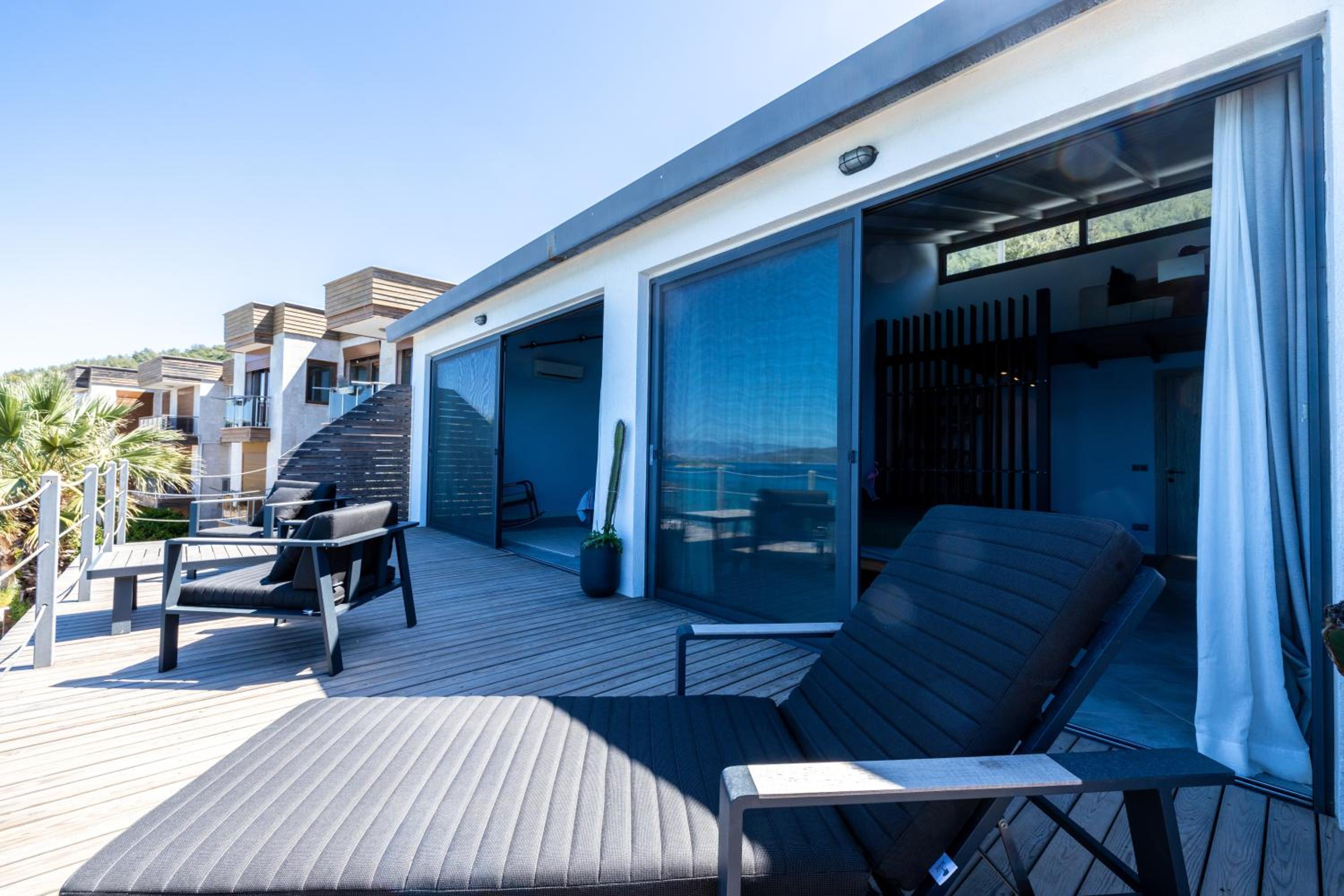 Villa - Beach Front - Photo 56