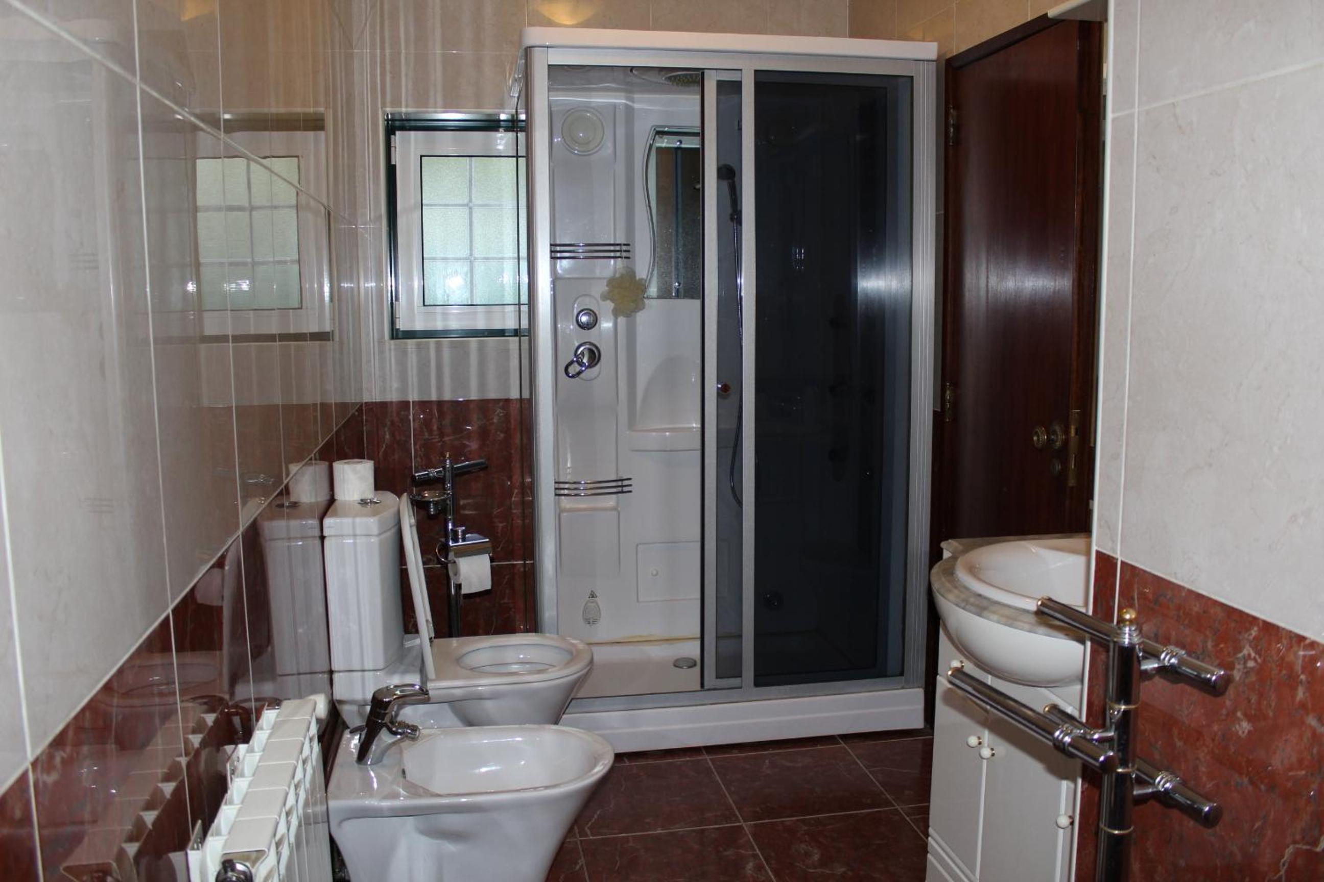 Family Room with Bathroom photo 2