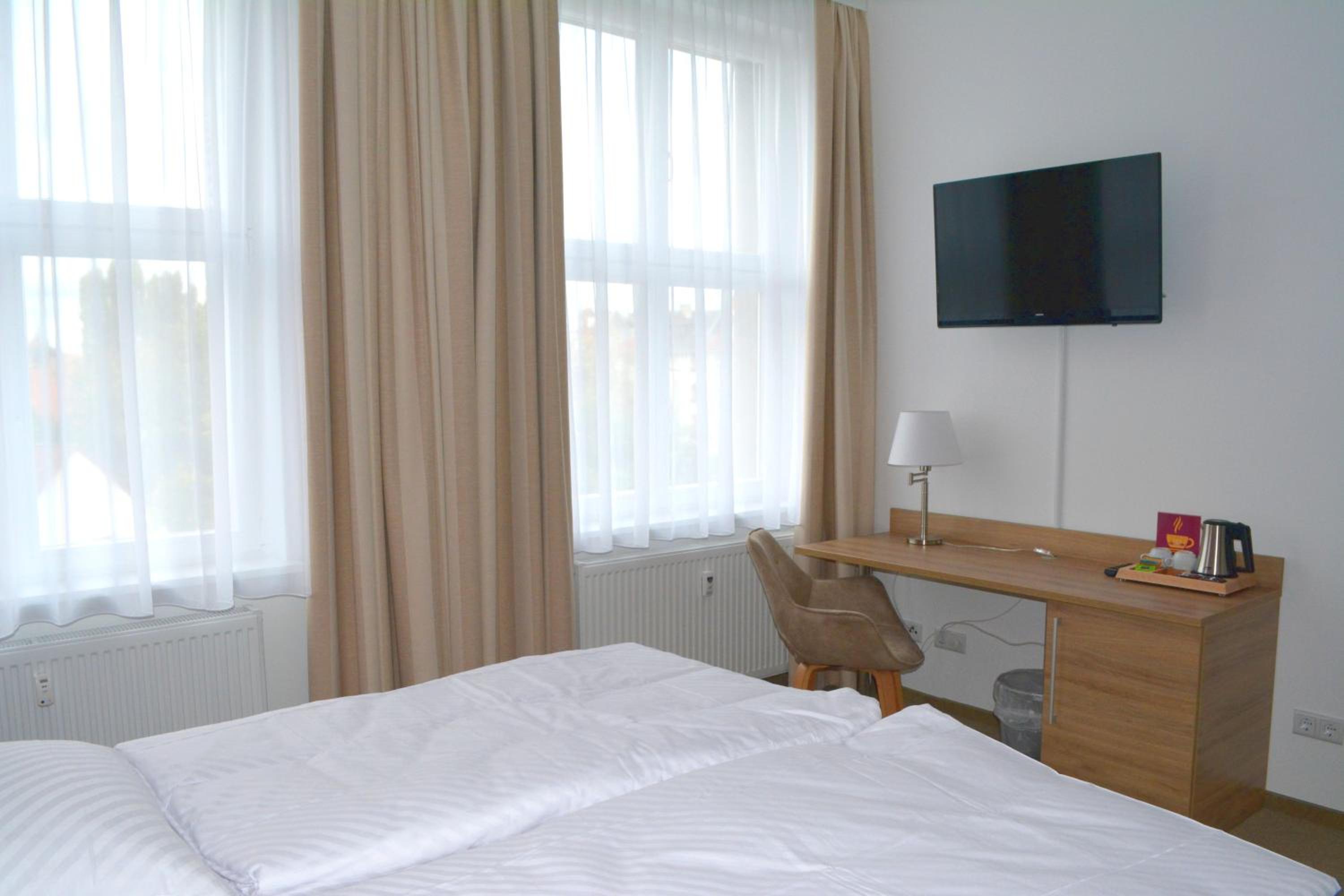 Single Room with Bathroom photo 3