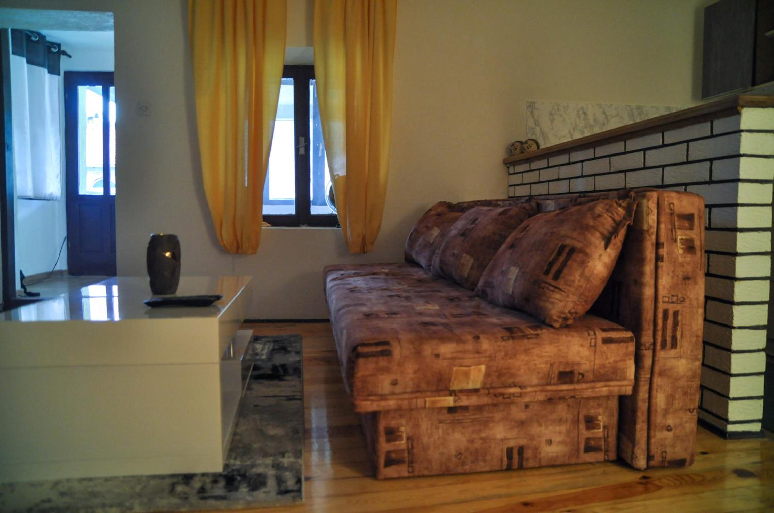 One-Bedroom Apartment photo 1