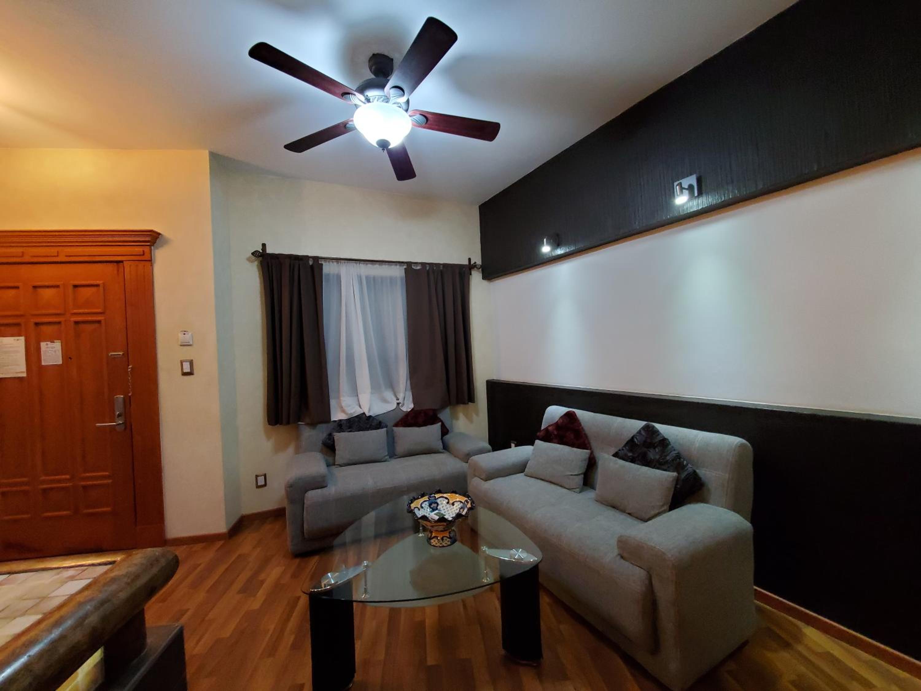 Deluxe Suite - Photo 4