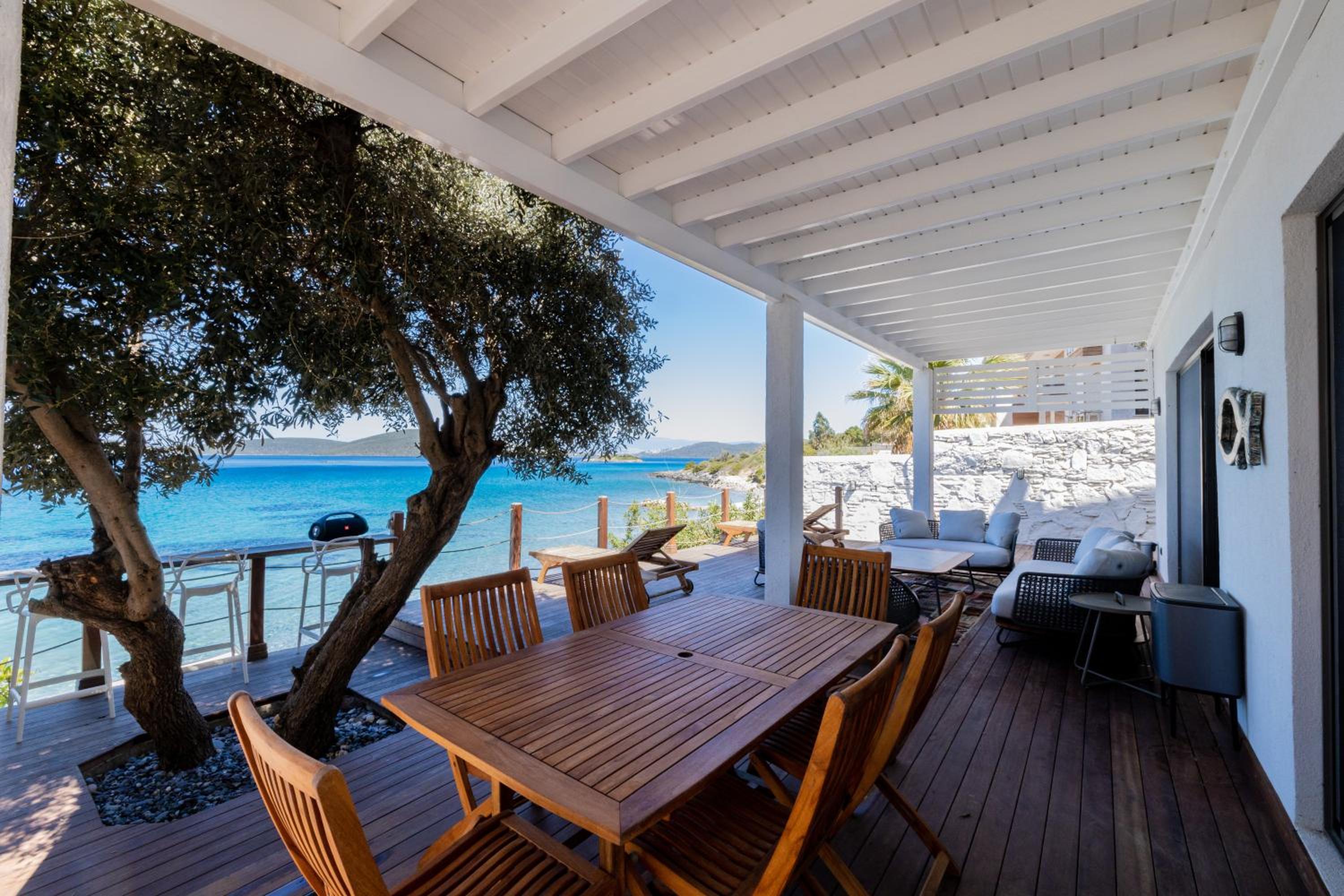 Villa - Beach Front - Photo 18
