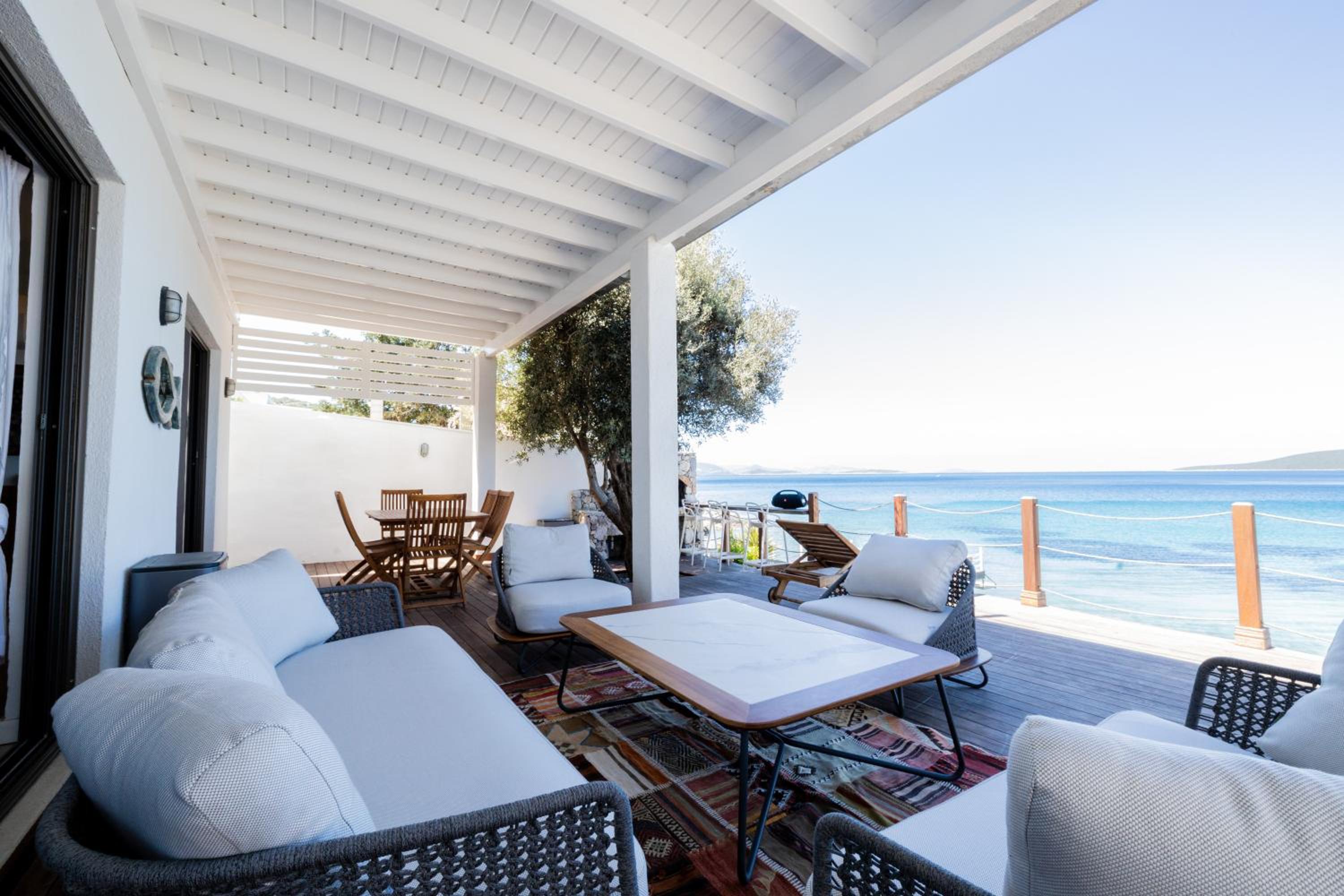 Villa - Beach Front - Photo 17