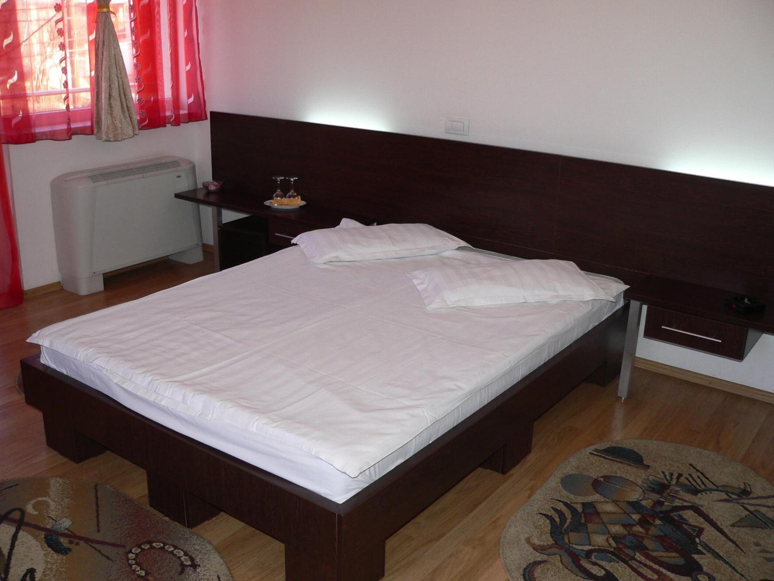Double Room with Spa Bath - Photo 1