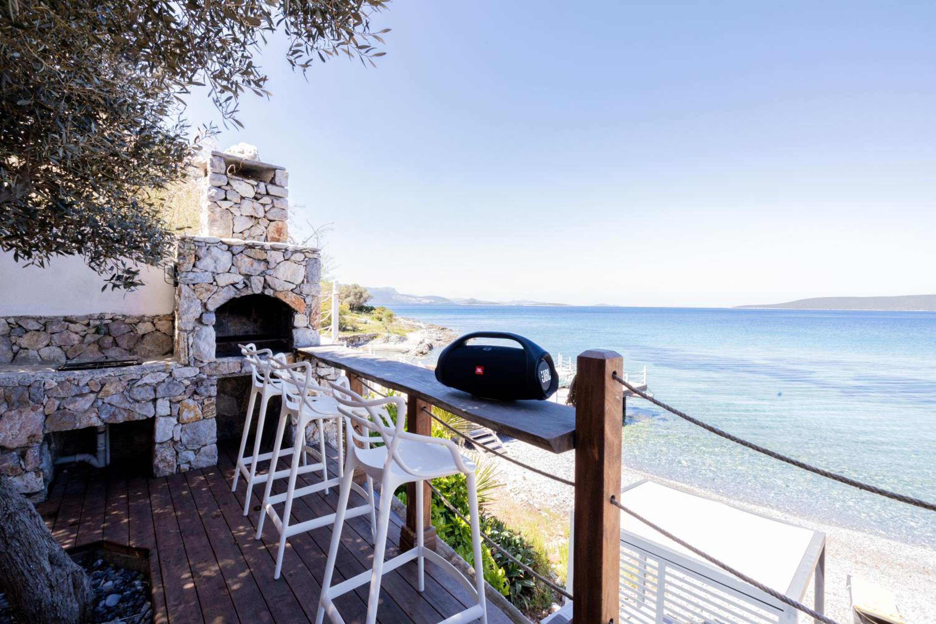 Villa - Beach Front - Photo 14