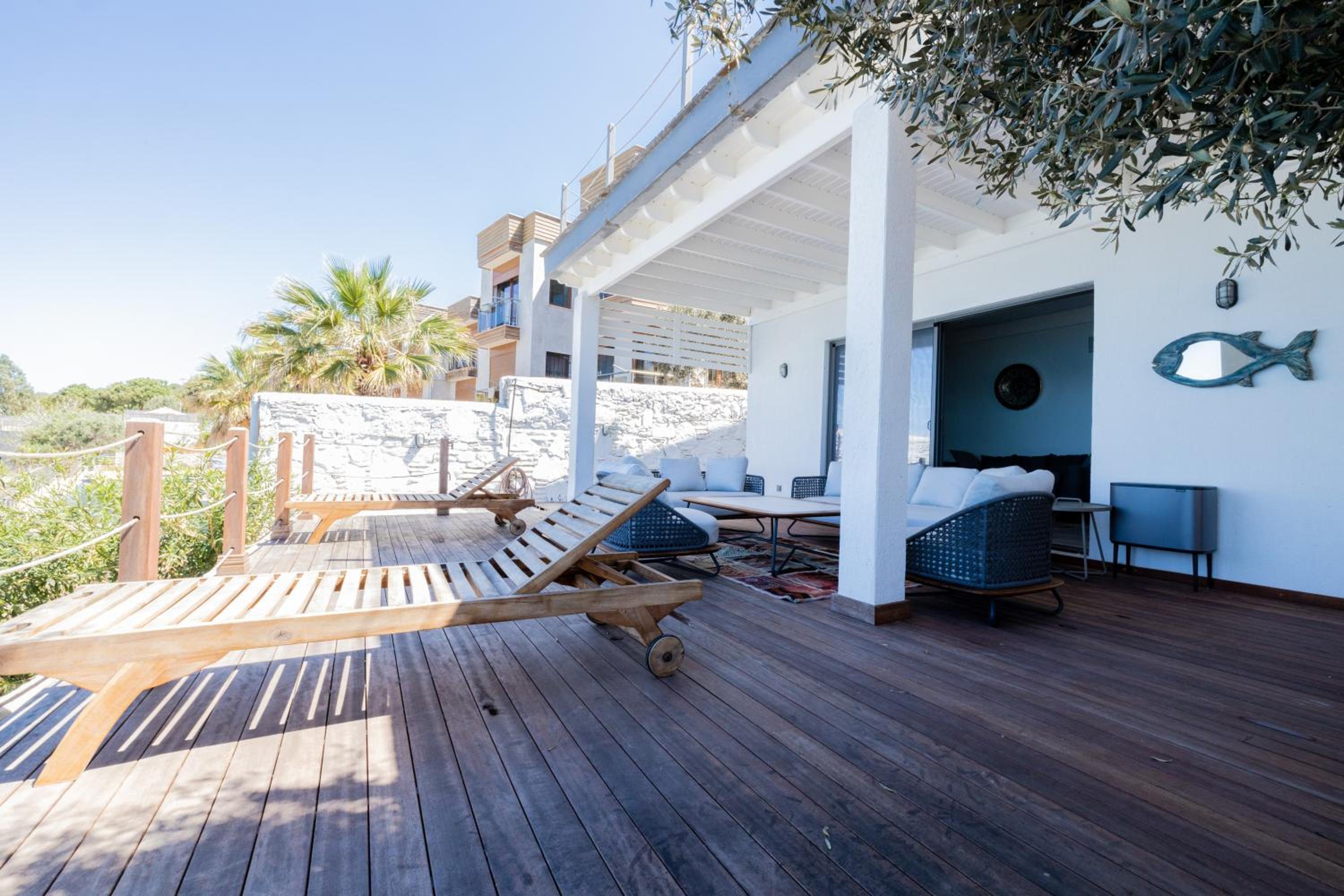 Villa - Beach Front - Photo 12