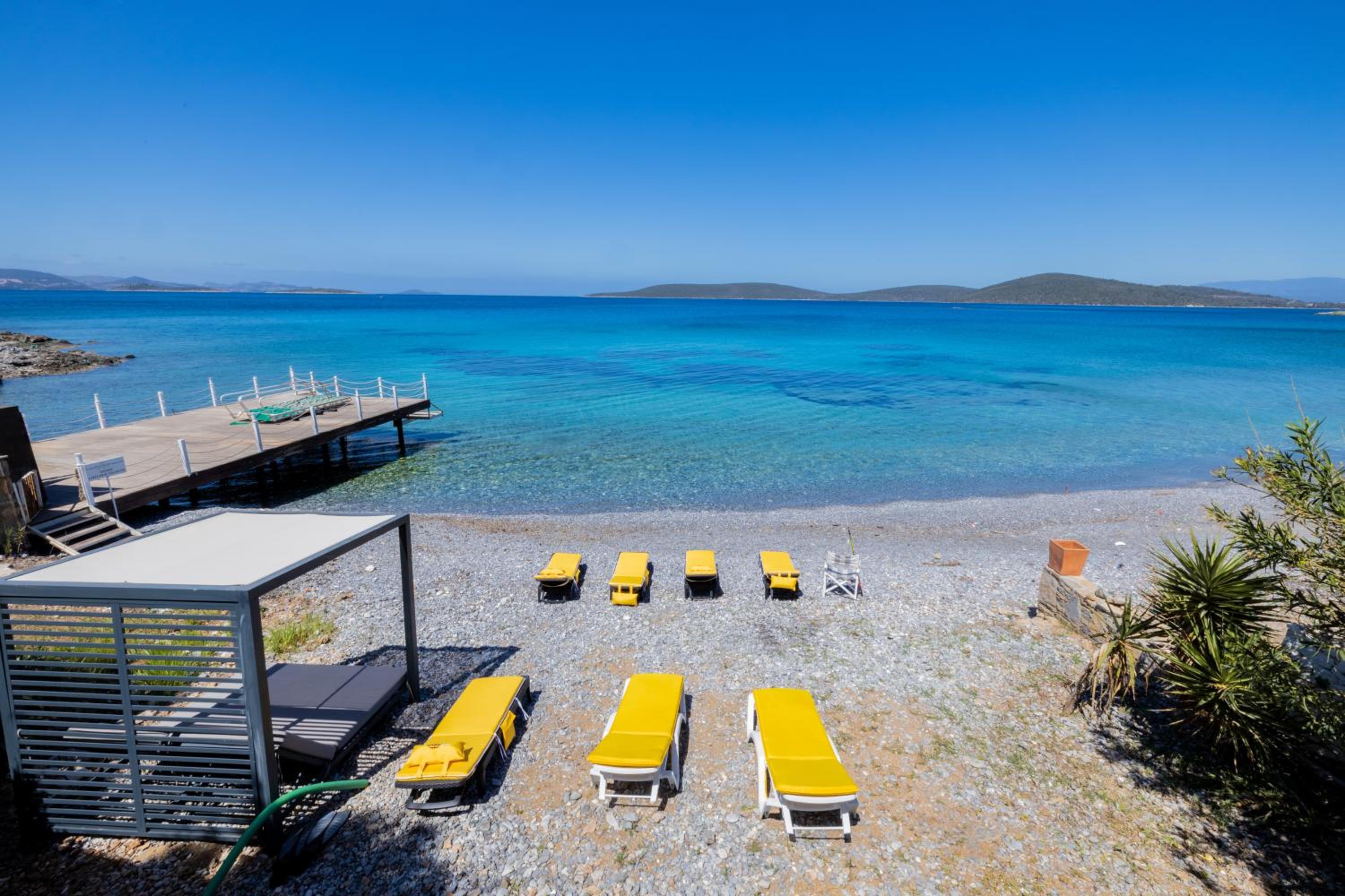 Villa - Beach Front - Photo 10