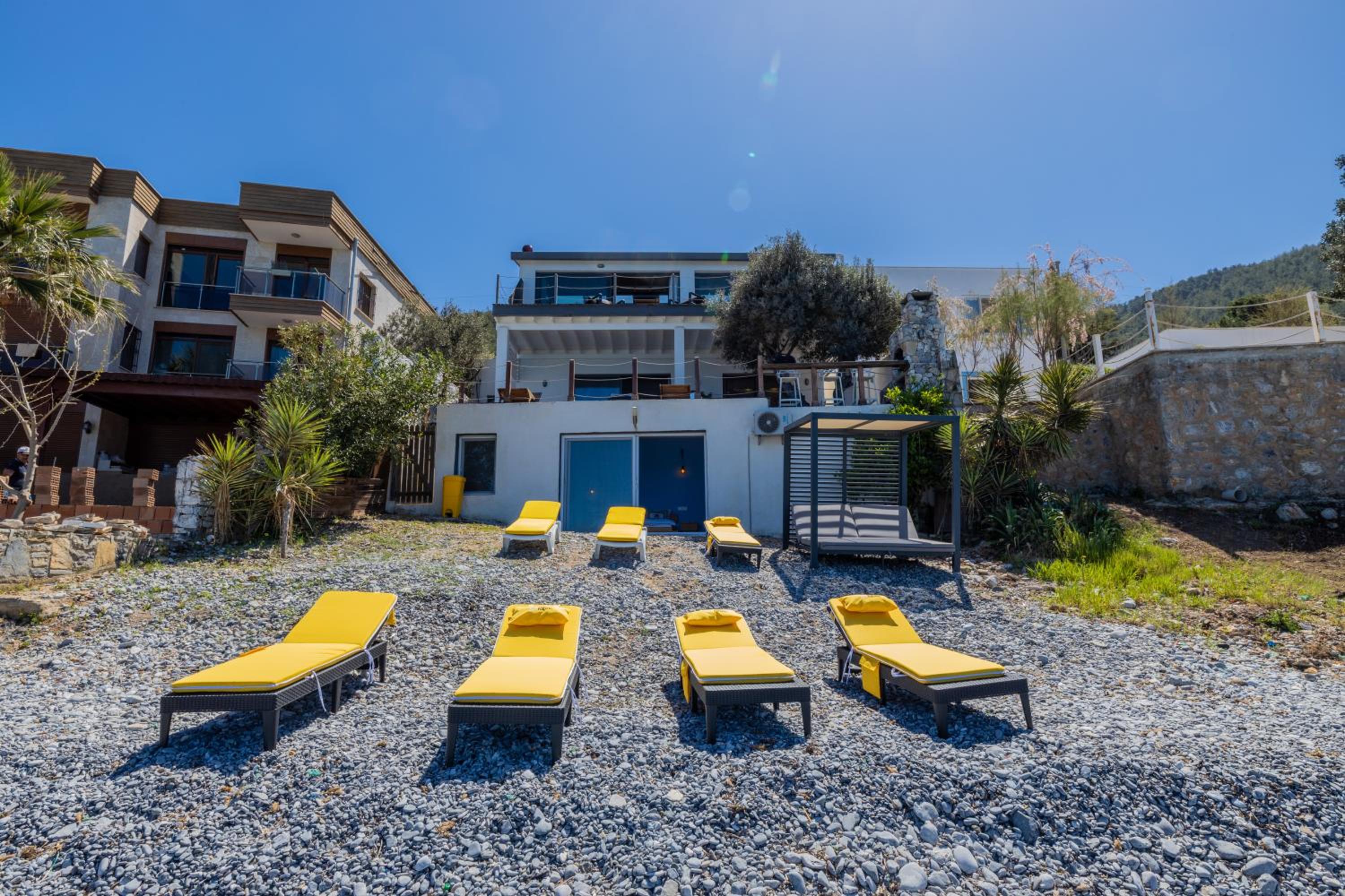 Villa - Beach Front - Photo 8