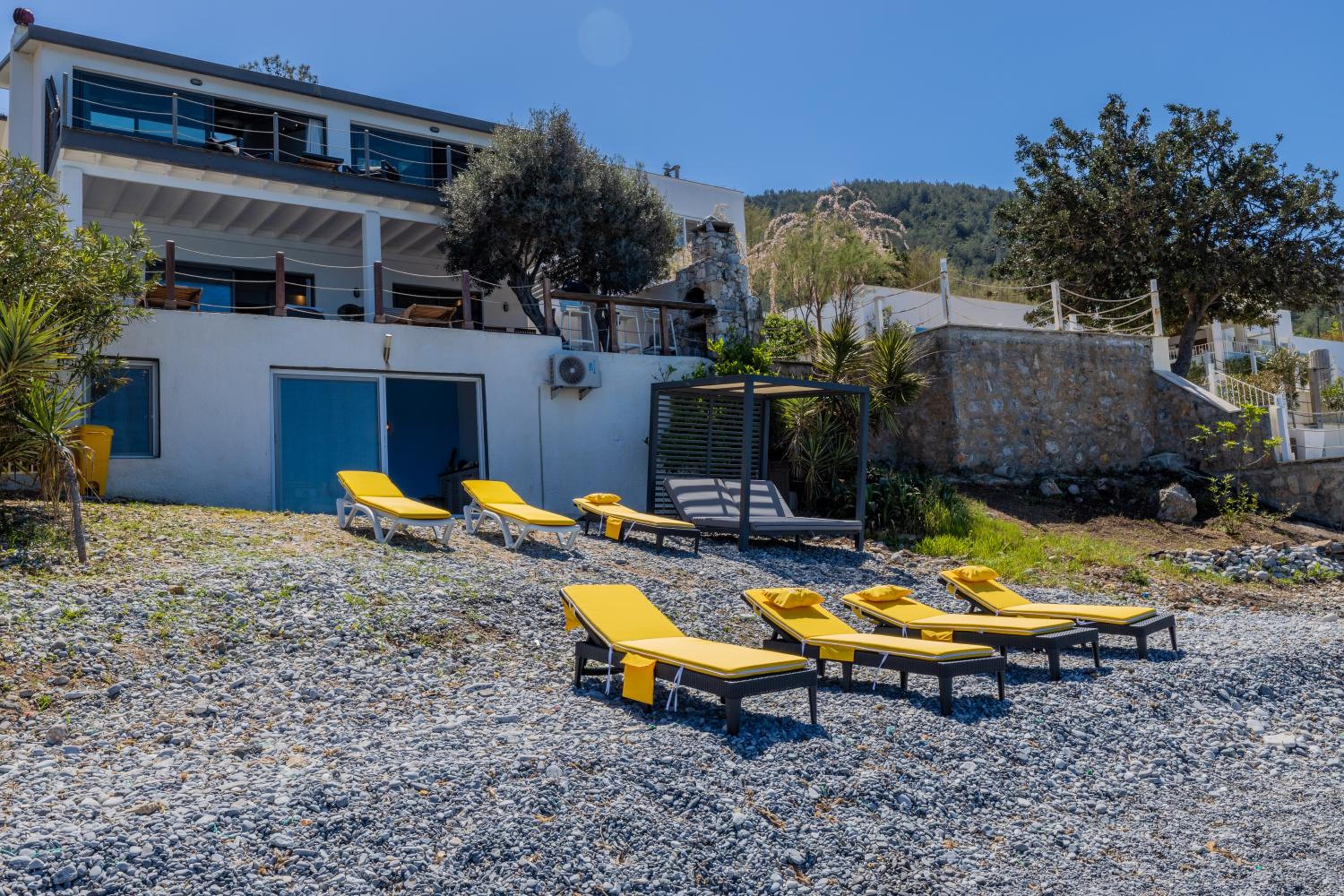 Villa - Beach Front - Photo 7