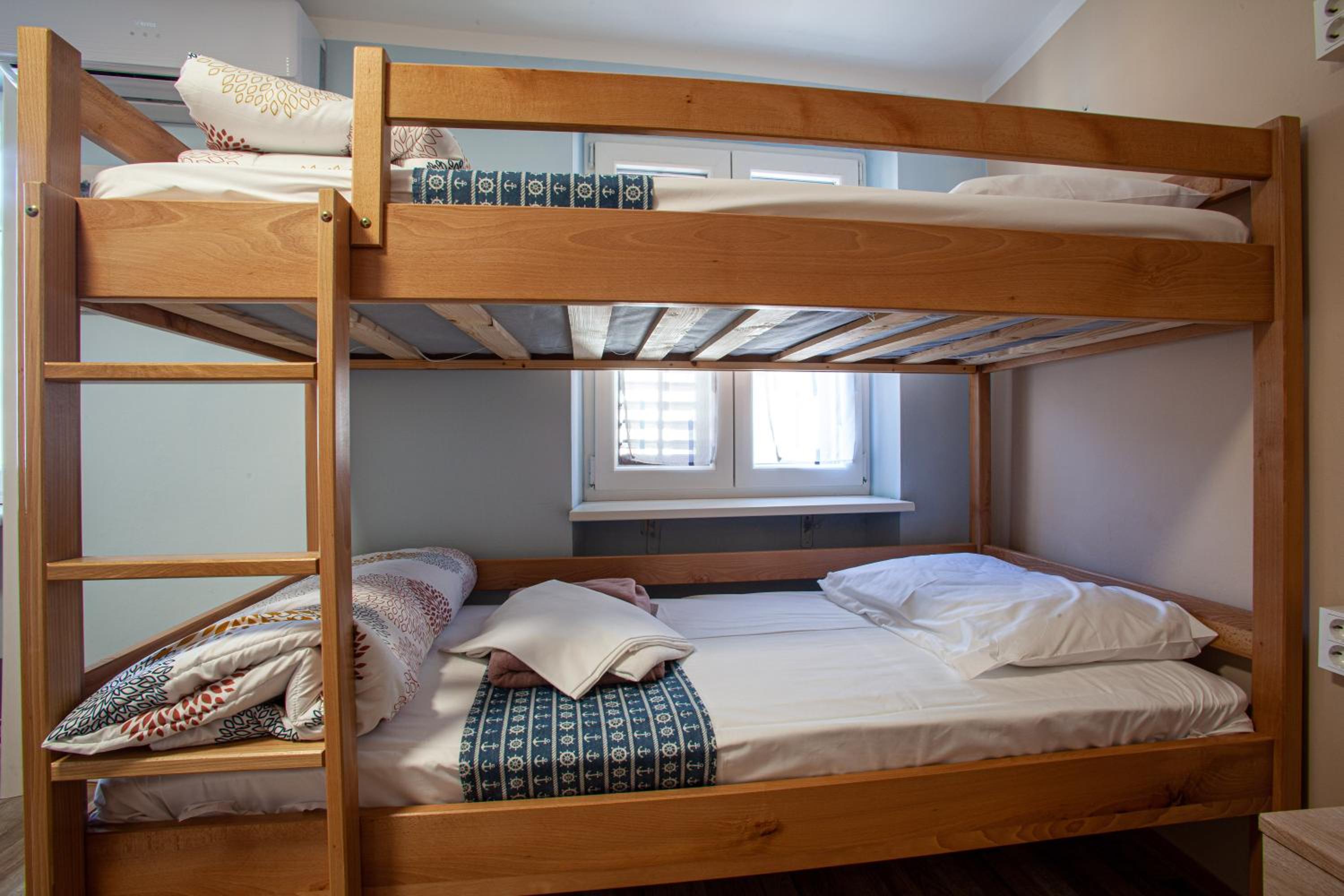 Bed in 4-Bed Mixed Dormitory Room photo 1