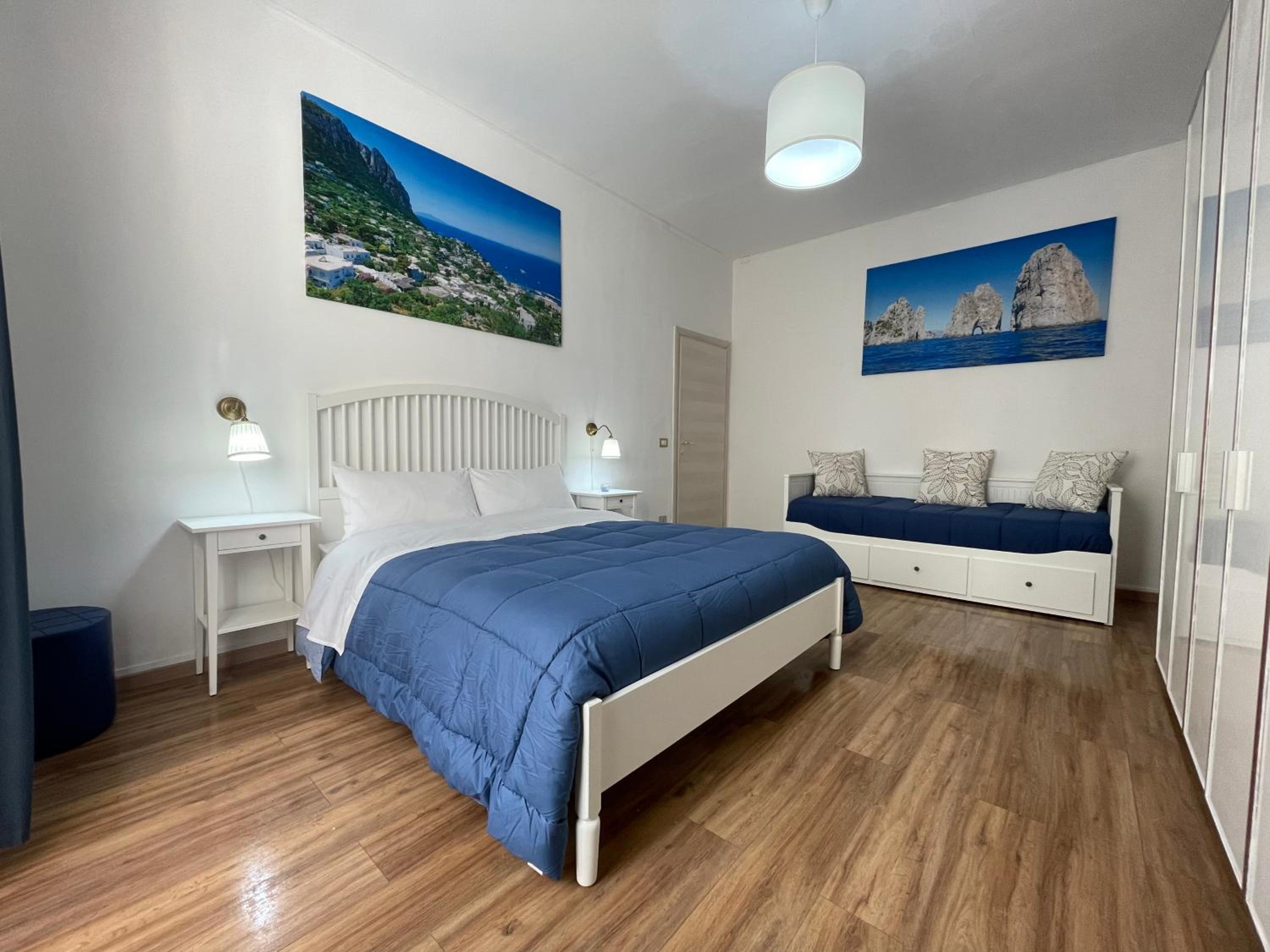 Double Room with Balcony - Photo 8