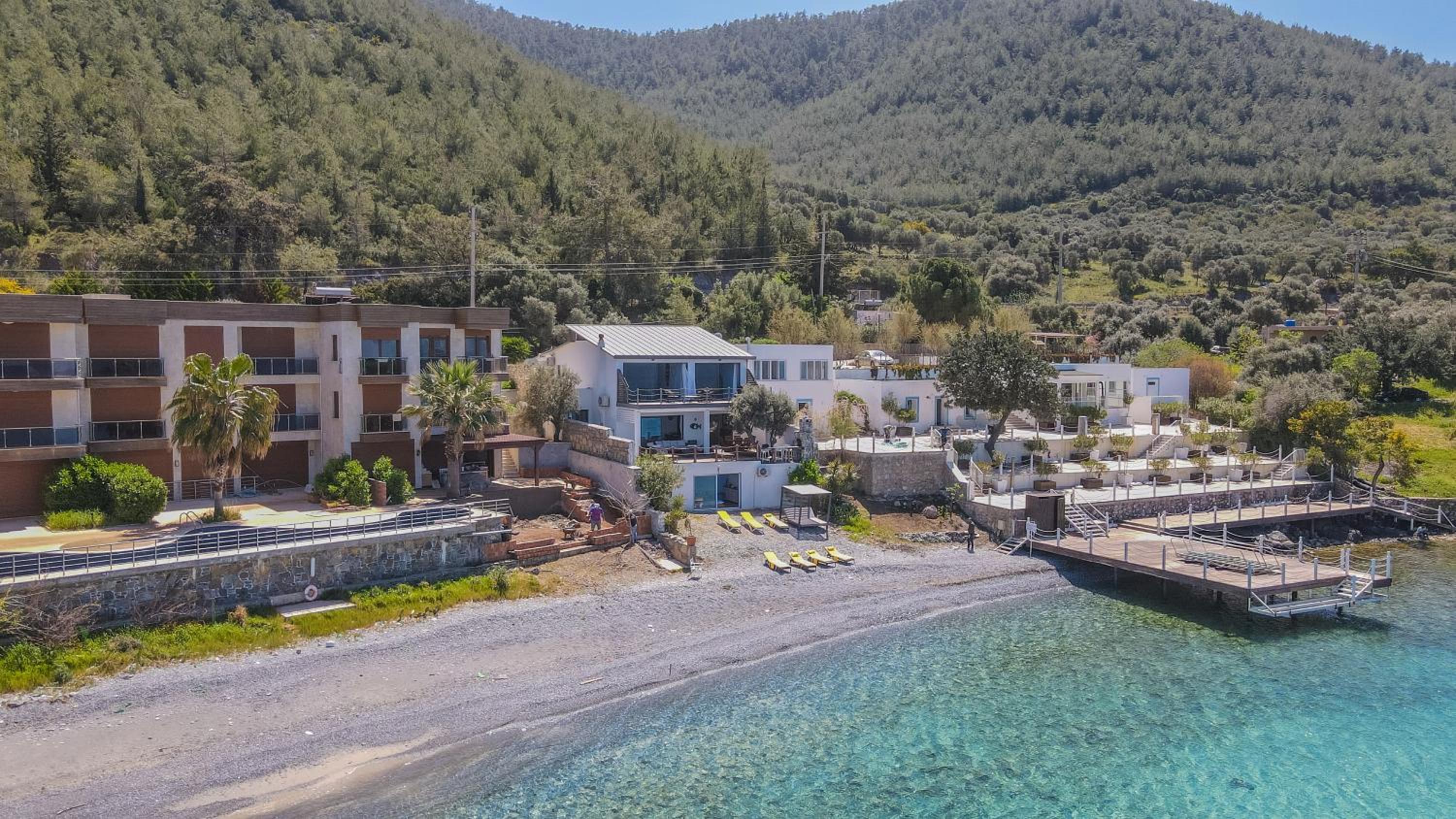 Villa - Beach Front - Photo 2