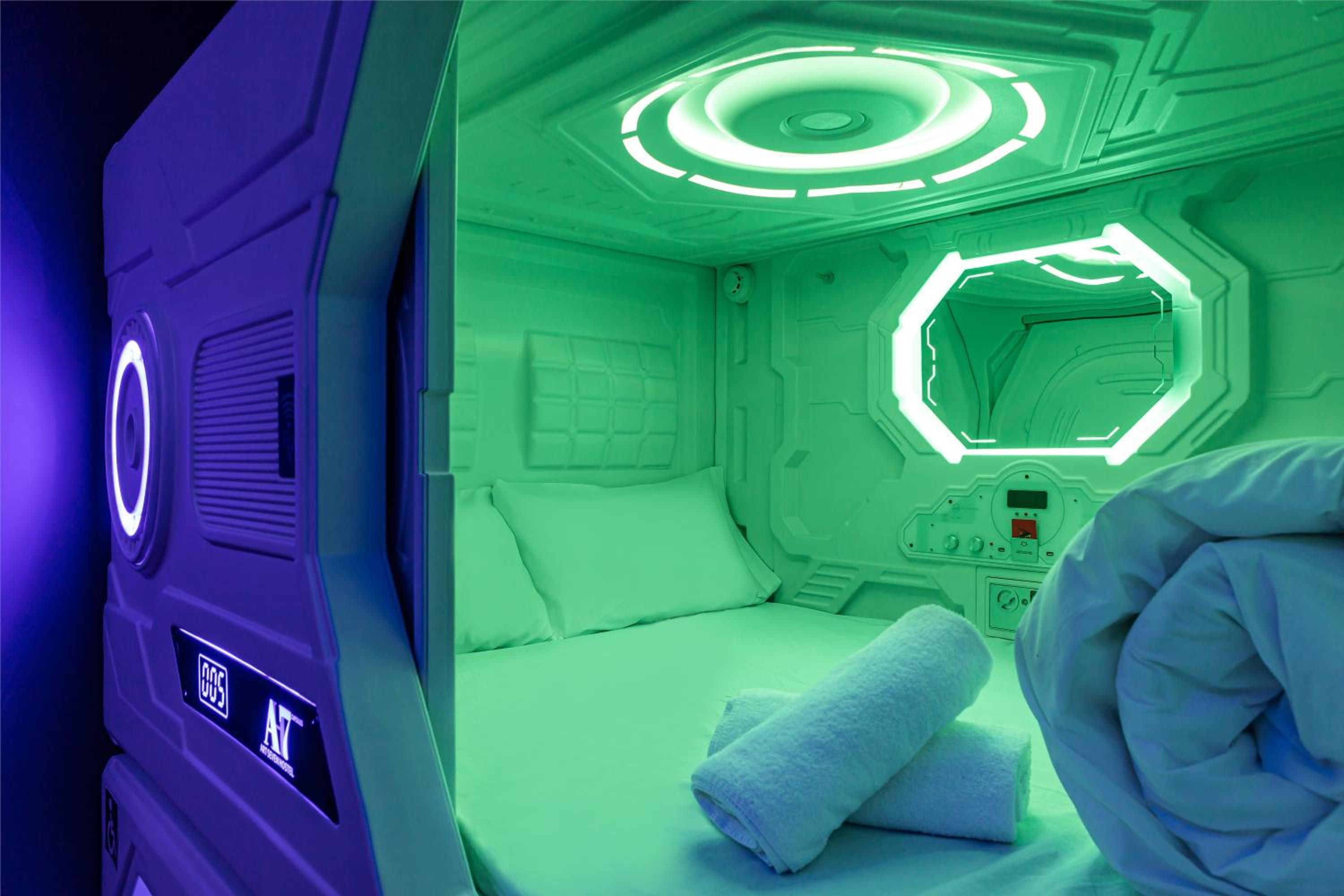 Private capsule room four doubles - Photo 10