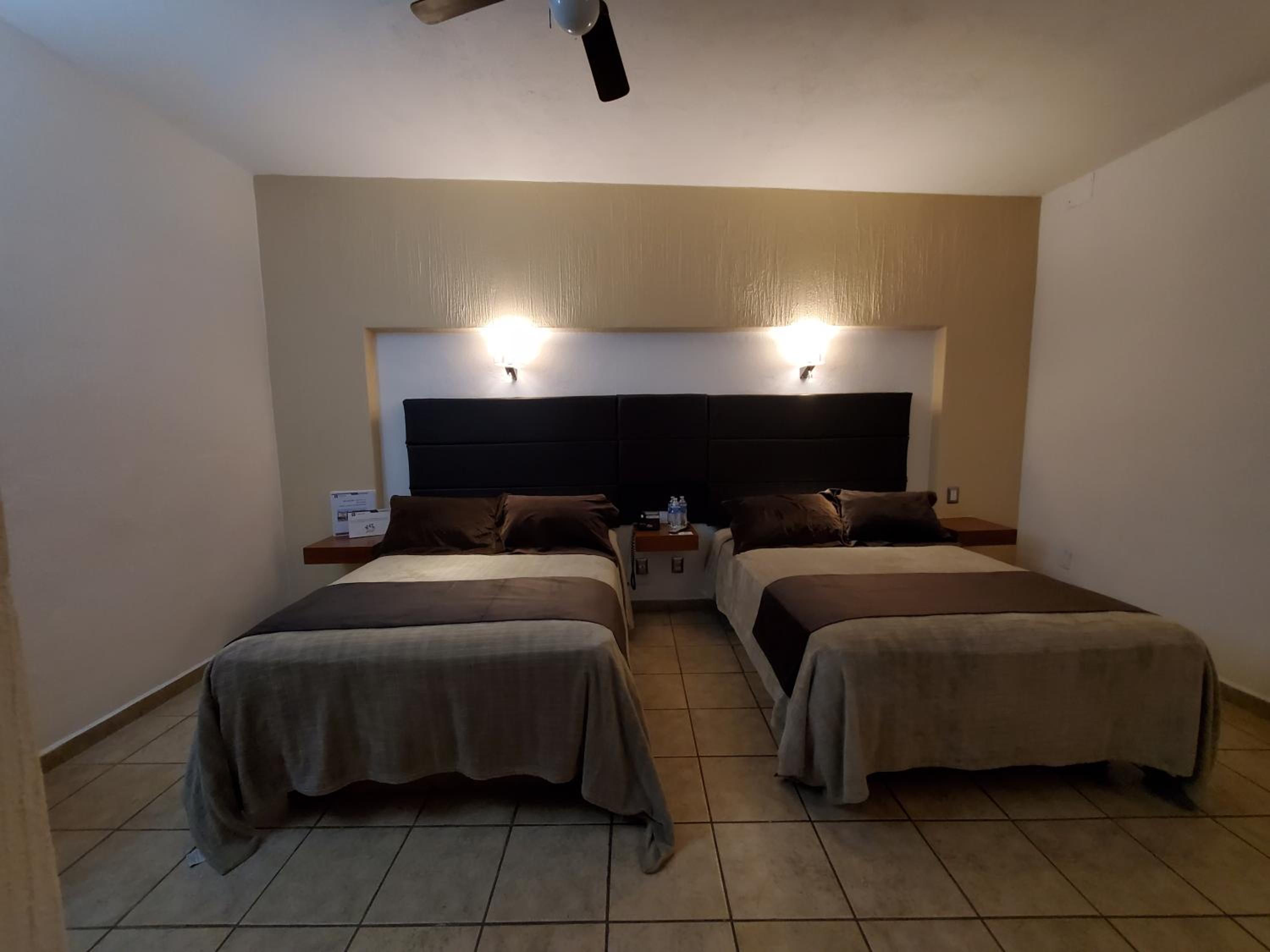 Twin Room - Photo 3
