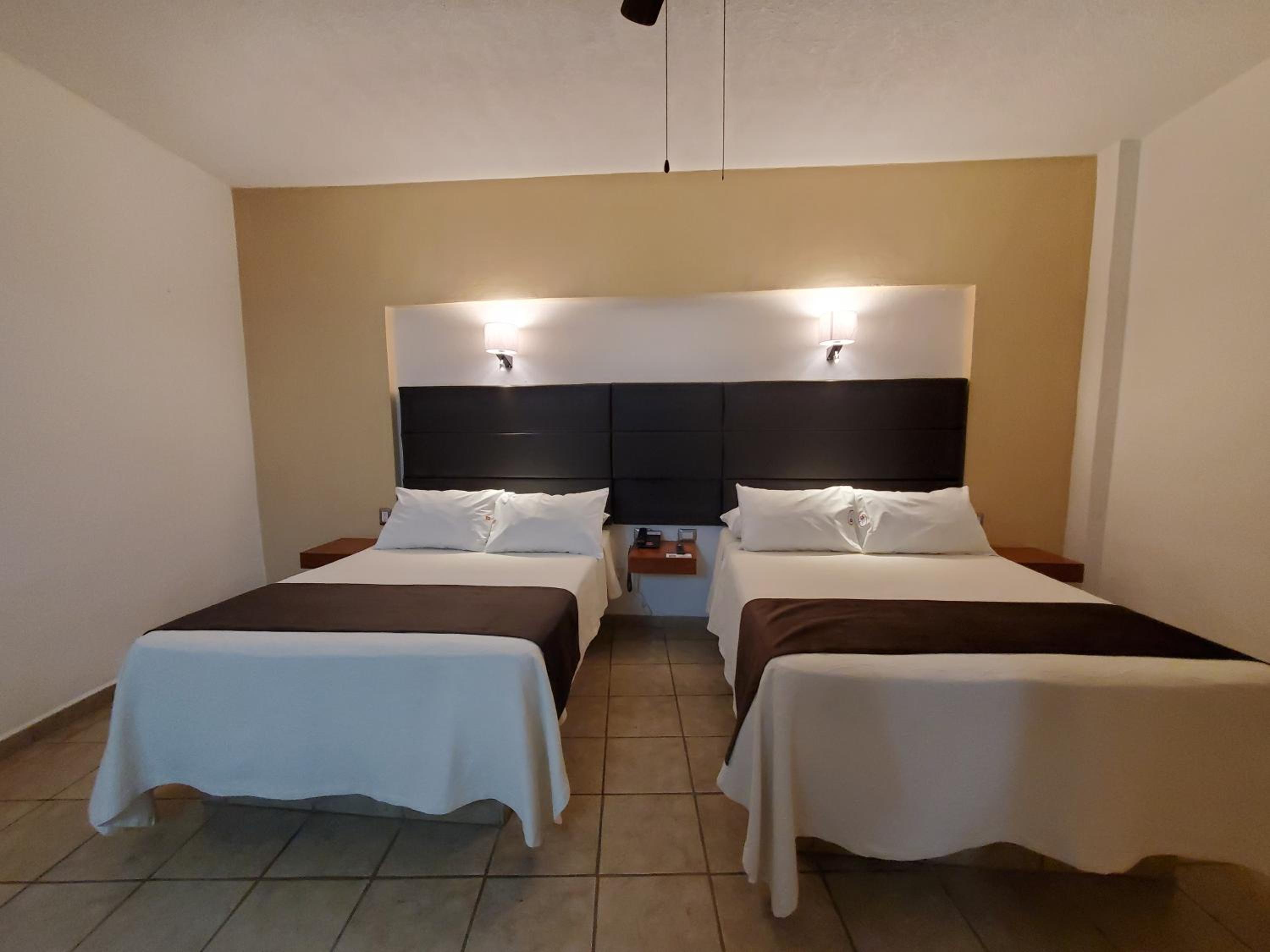Twin Room - Photo 2