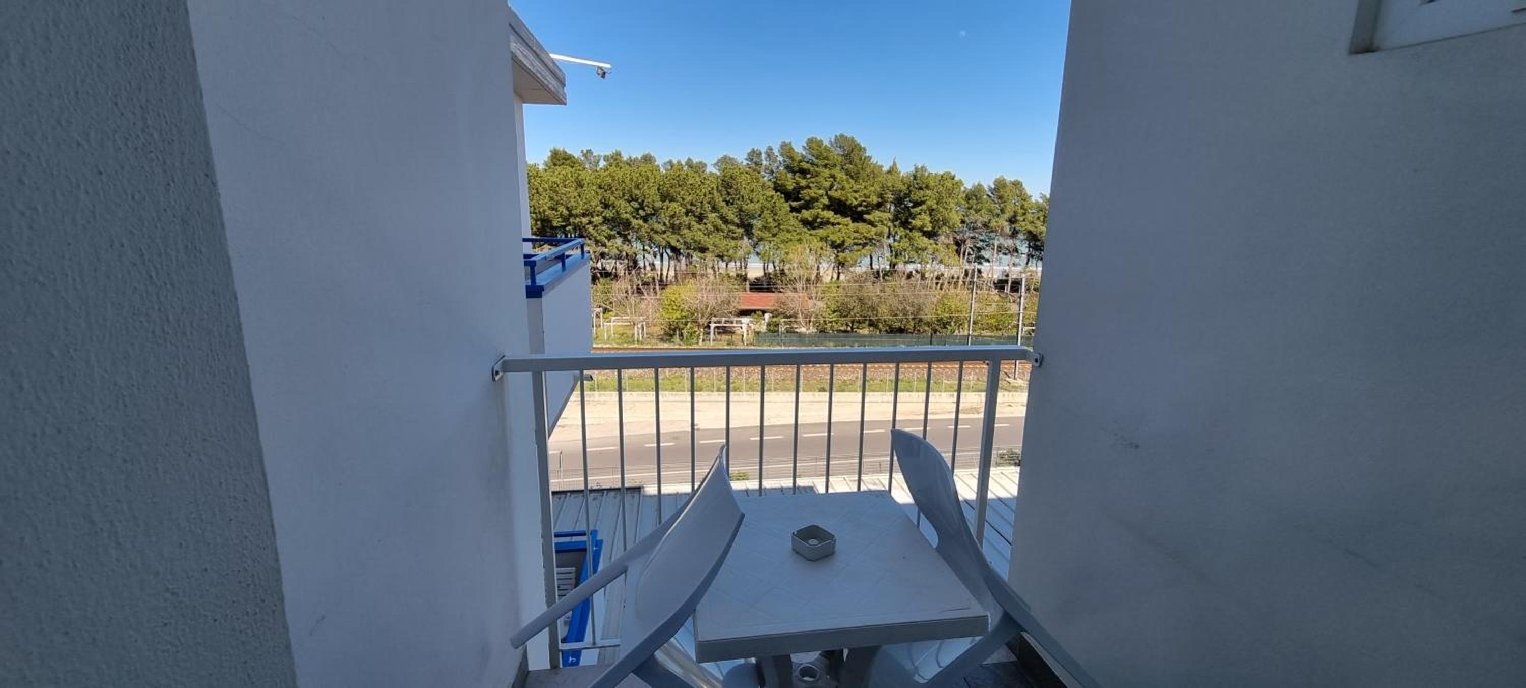 Double Room with Balcony - Photo 15