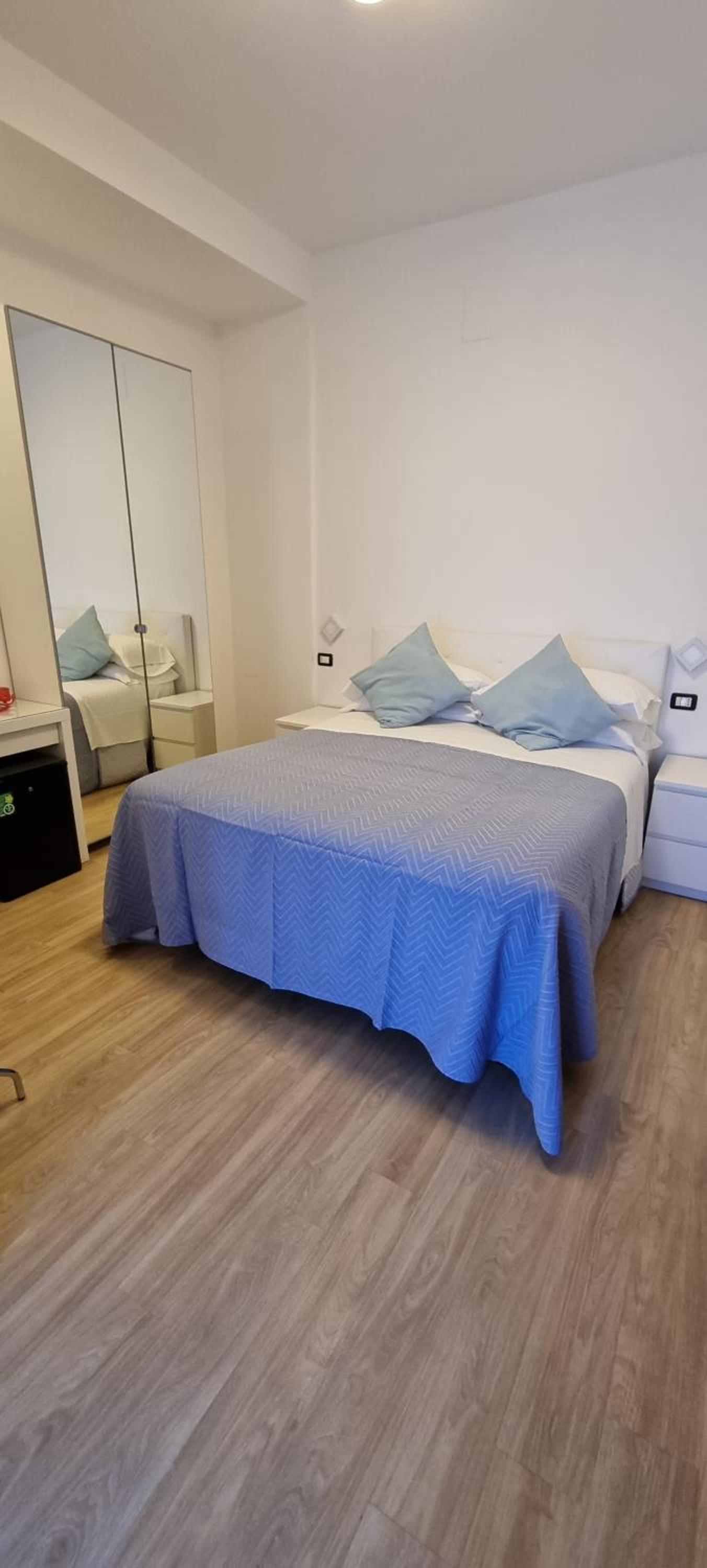 Double Room with Balcony - Photo 16