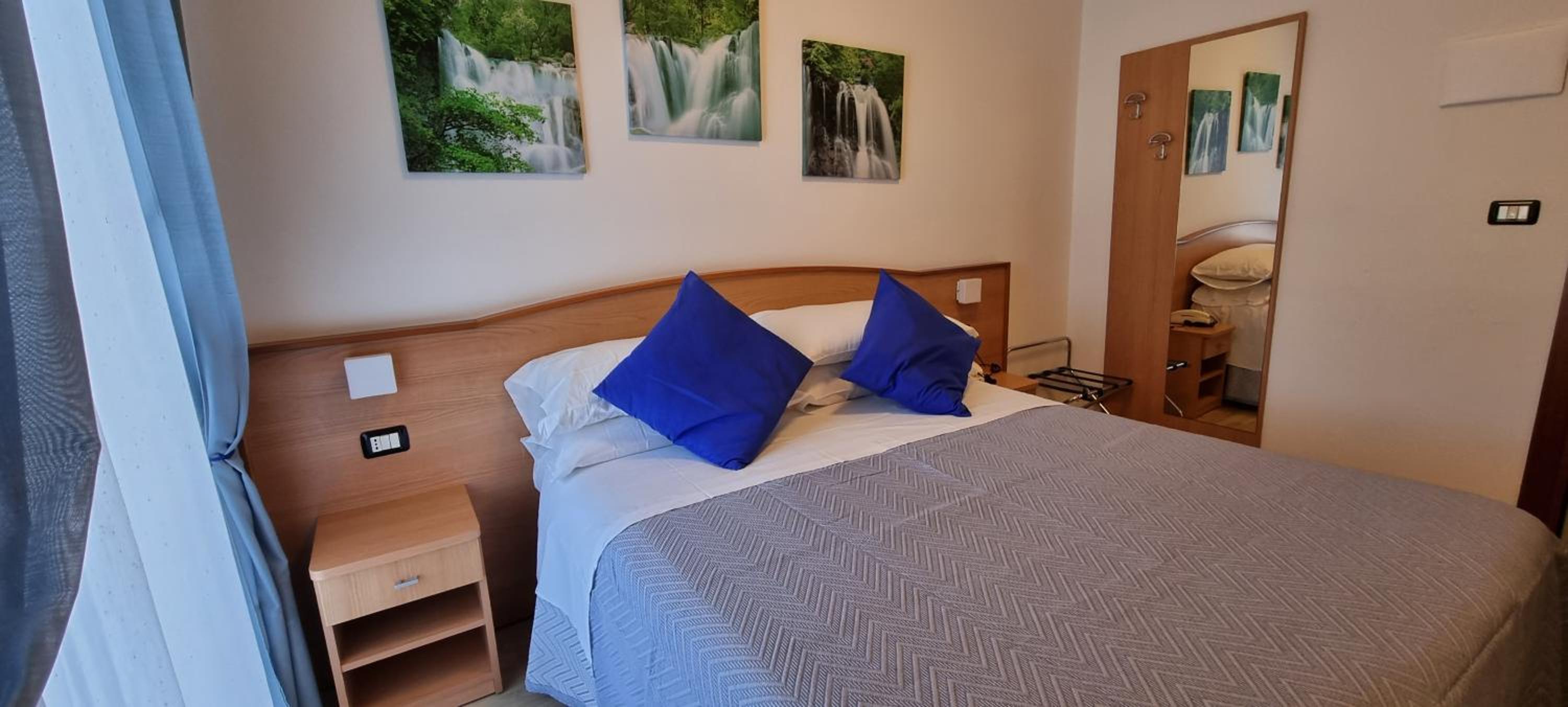 Double Room with Balcony - Photo 24