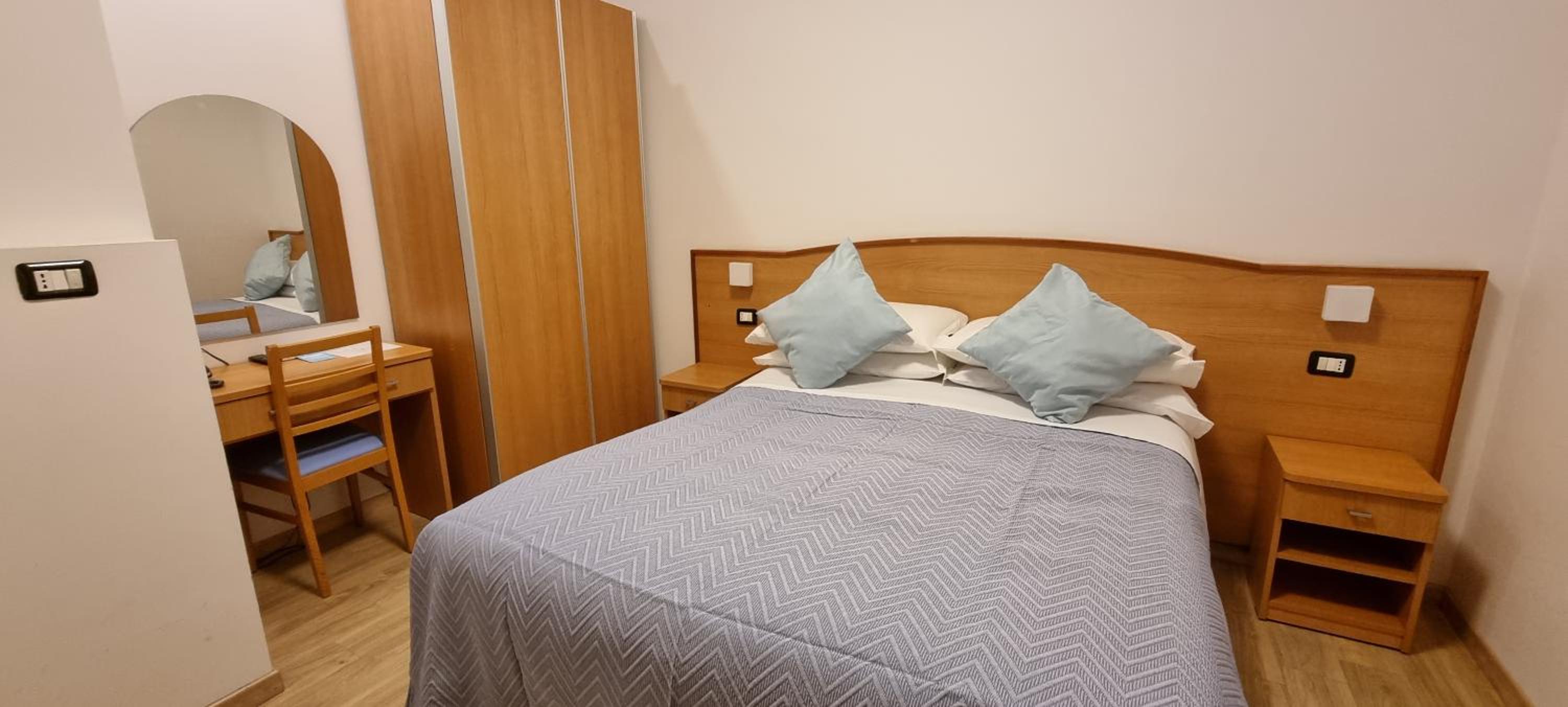 Double Room with Balcony - Photo 39
