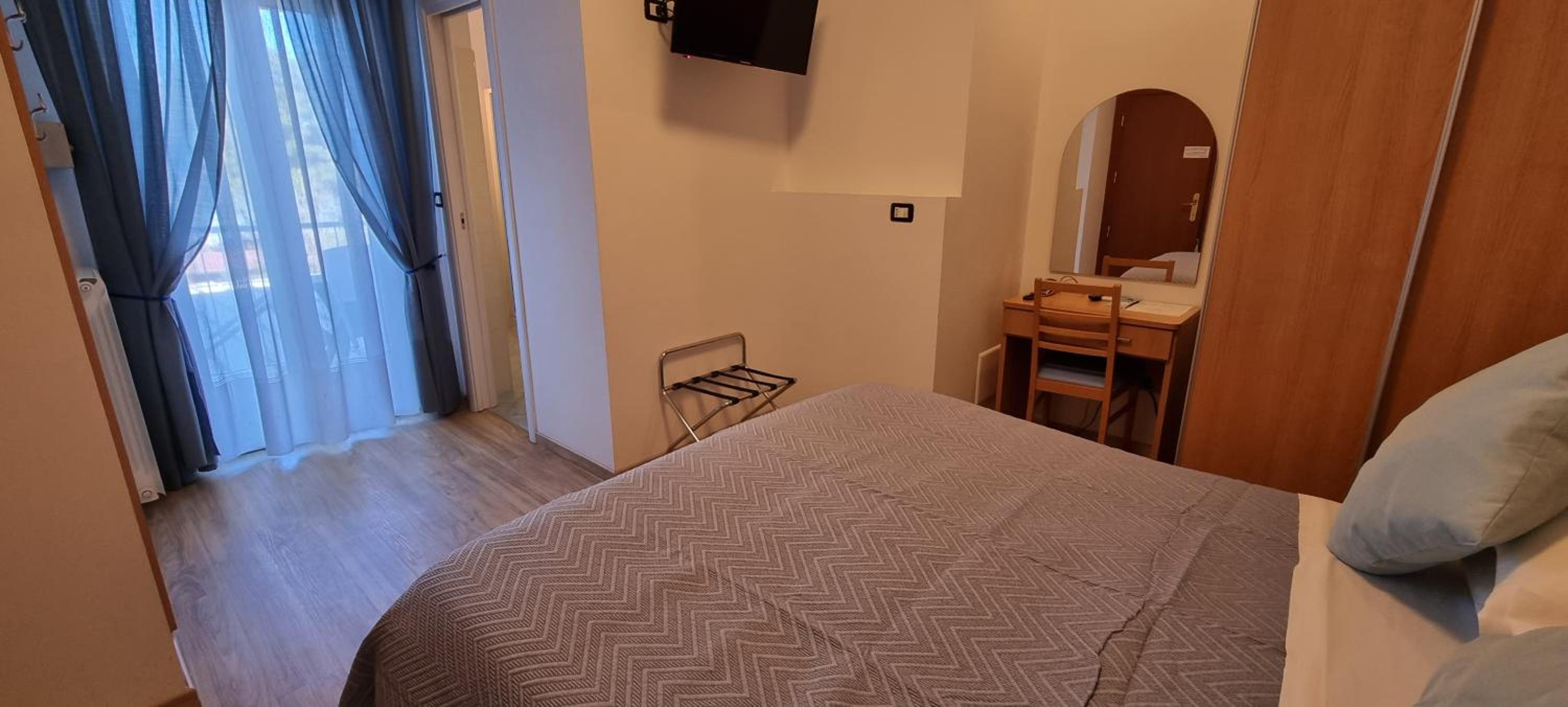 Double Room with Balcony - Photo 38