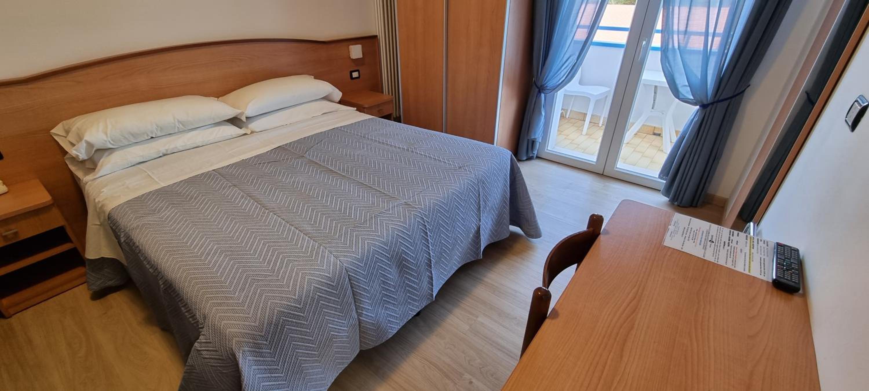 Double Room with Balcony - Photo 37