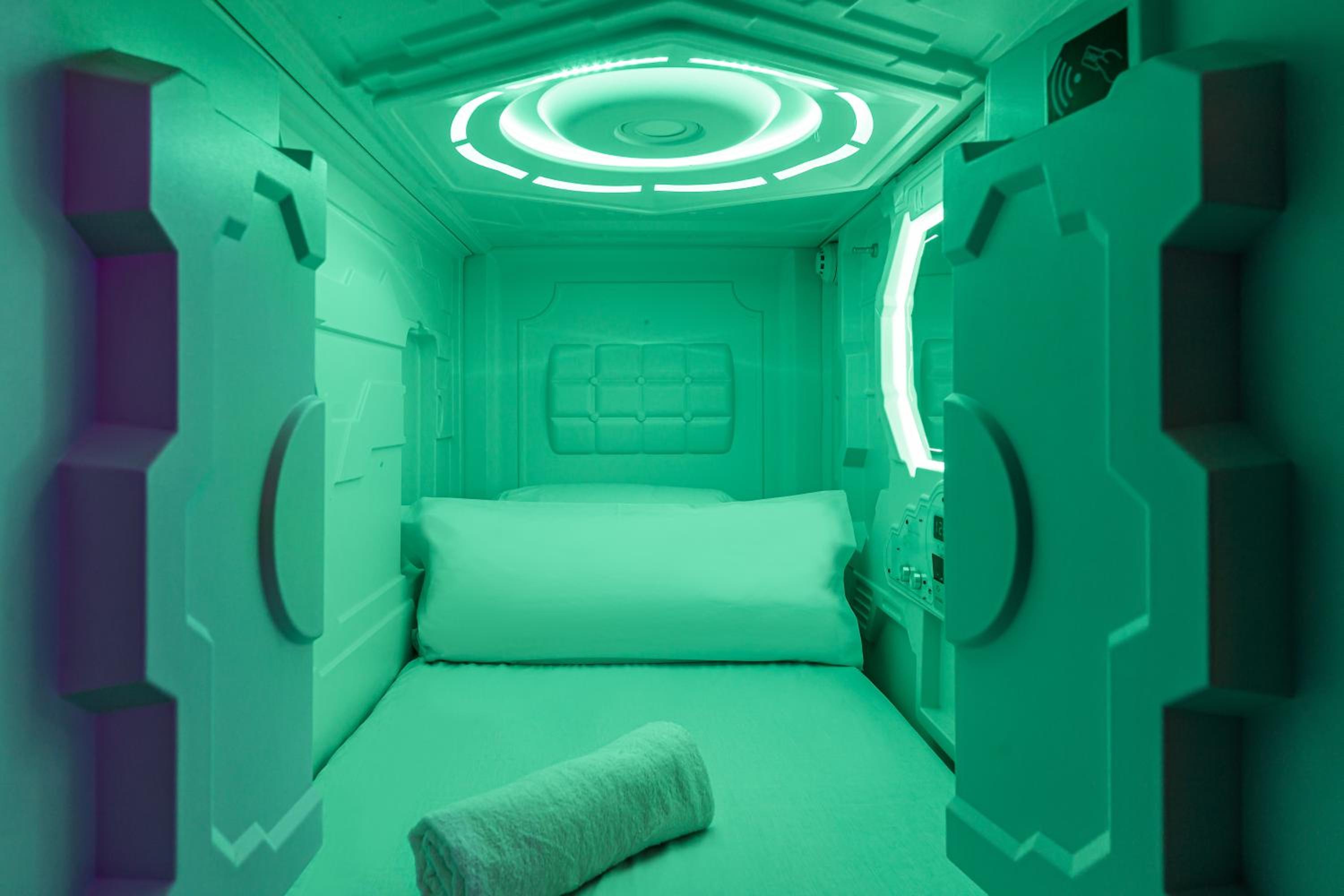  Single Capsule Pod in Mixed Dormitory photo 3