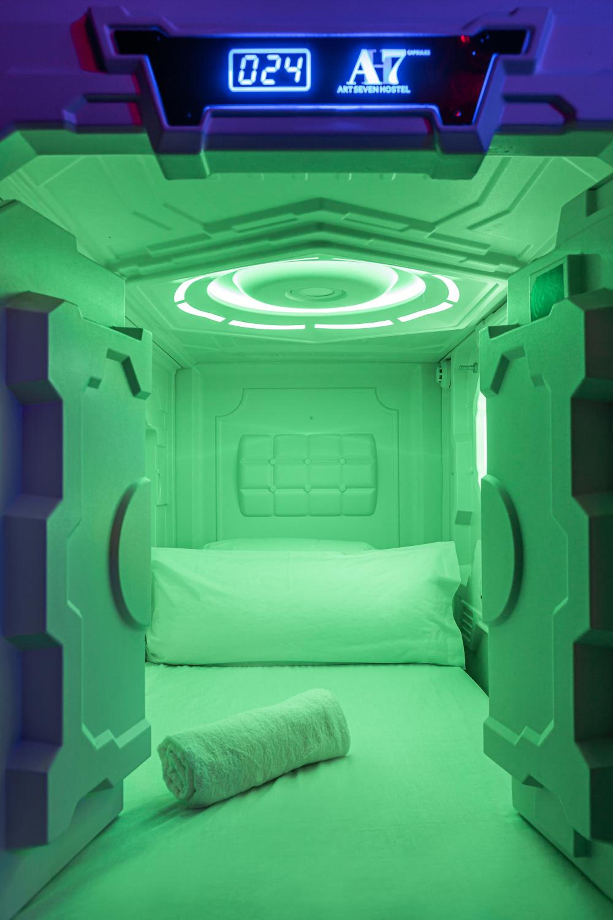  Single Capsule Pod in Mixed Dormitory photo 2
