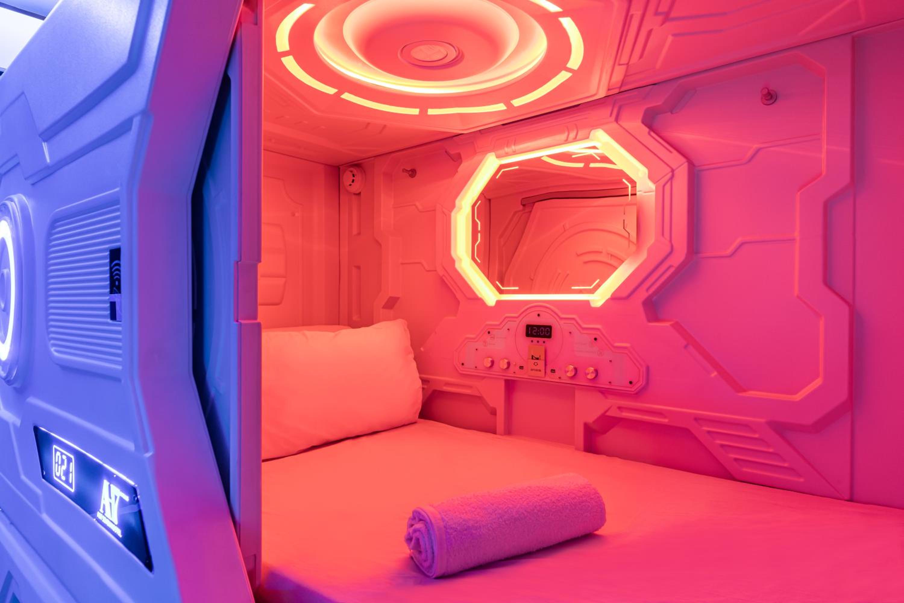 Two Private Capsule Double Bed  - Photo 4