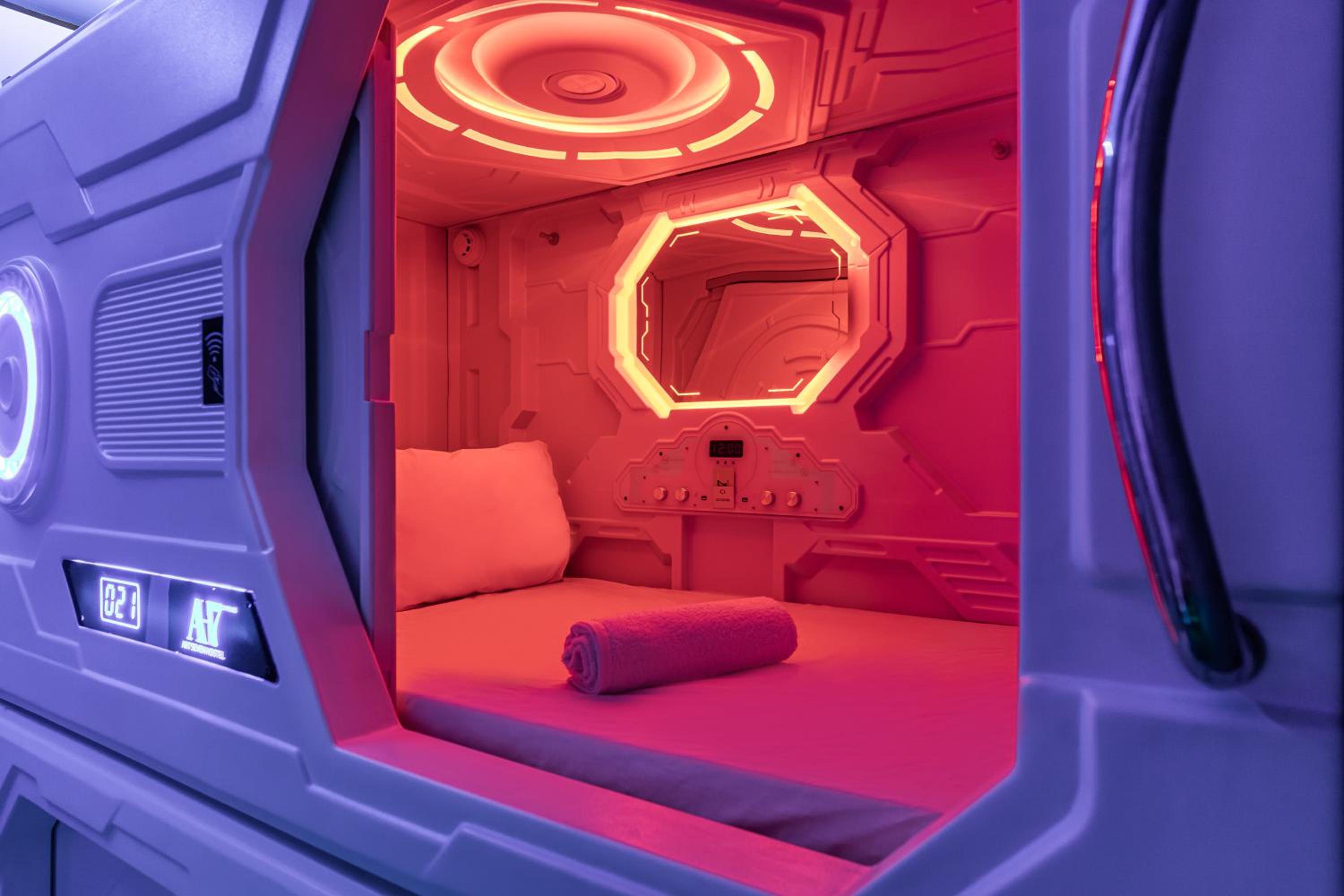Two Private Capsule Double Bed  - Photo 3
