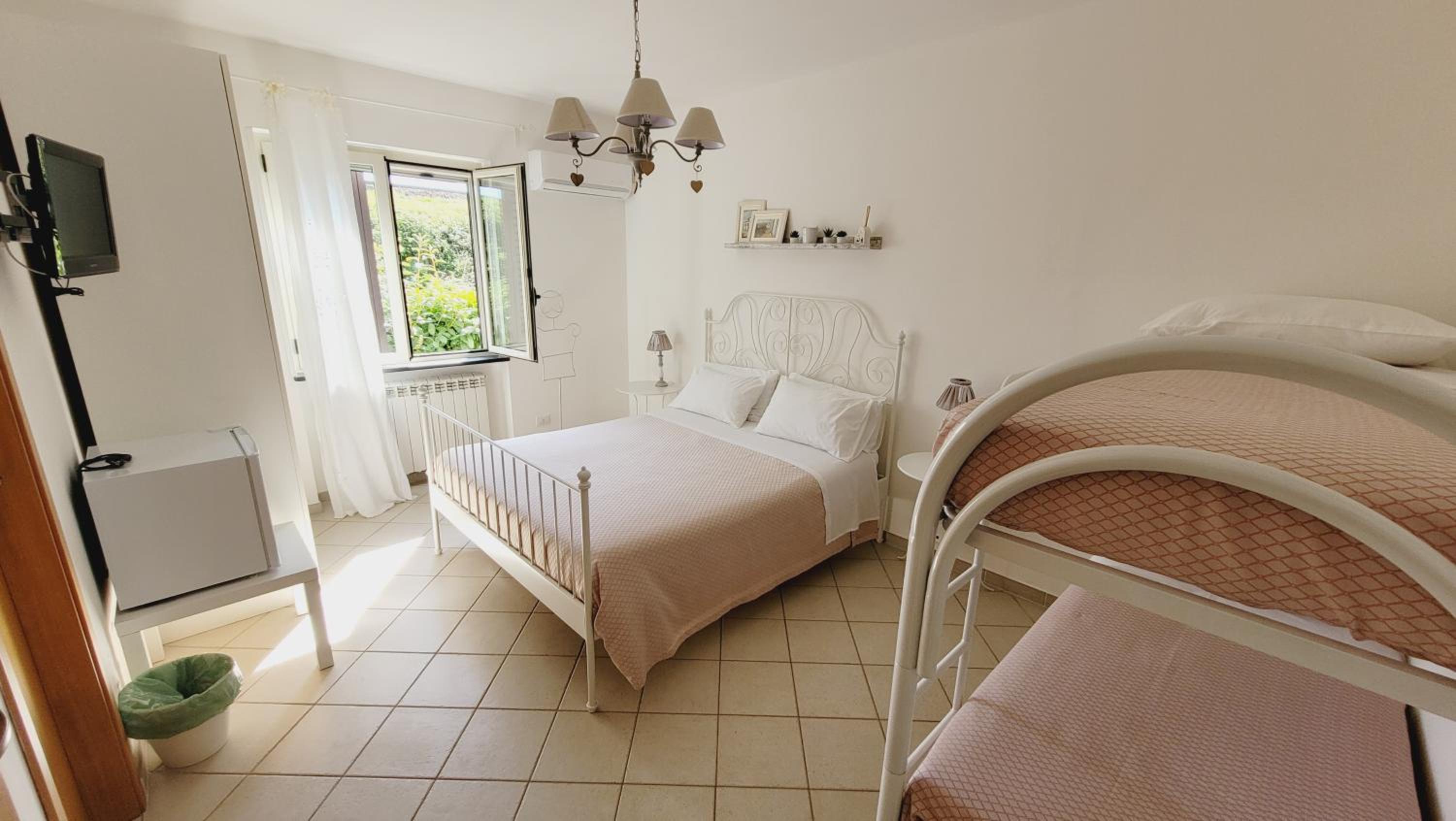 Quadruple Room - Photo 1
