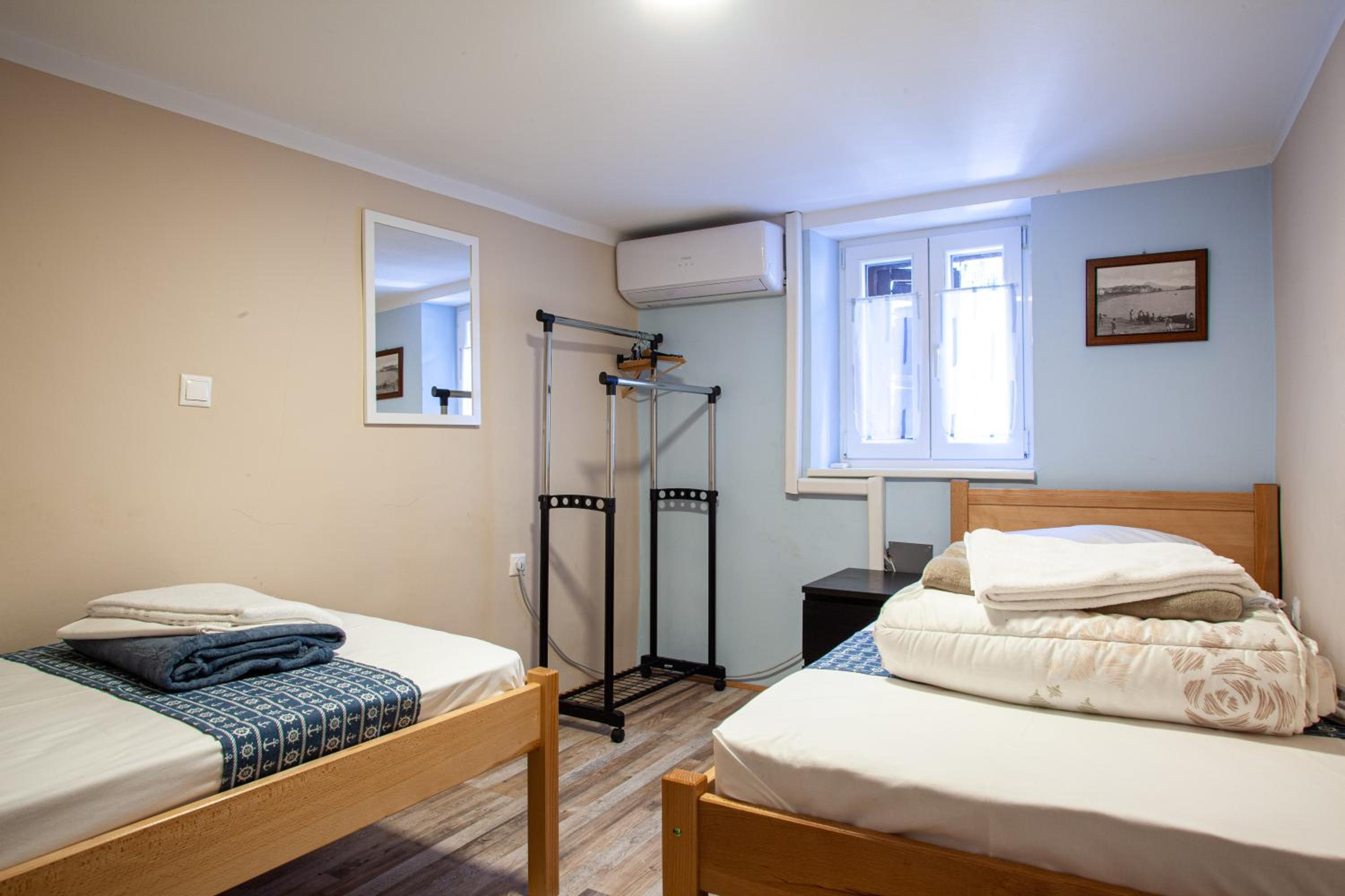 Twin Room with Shared Bathroom photo 2