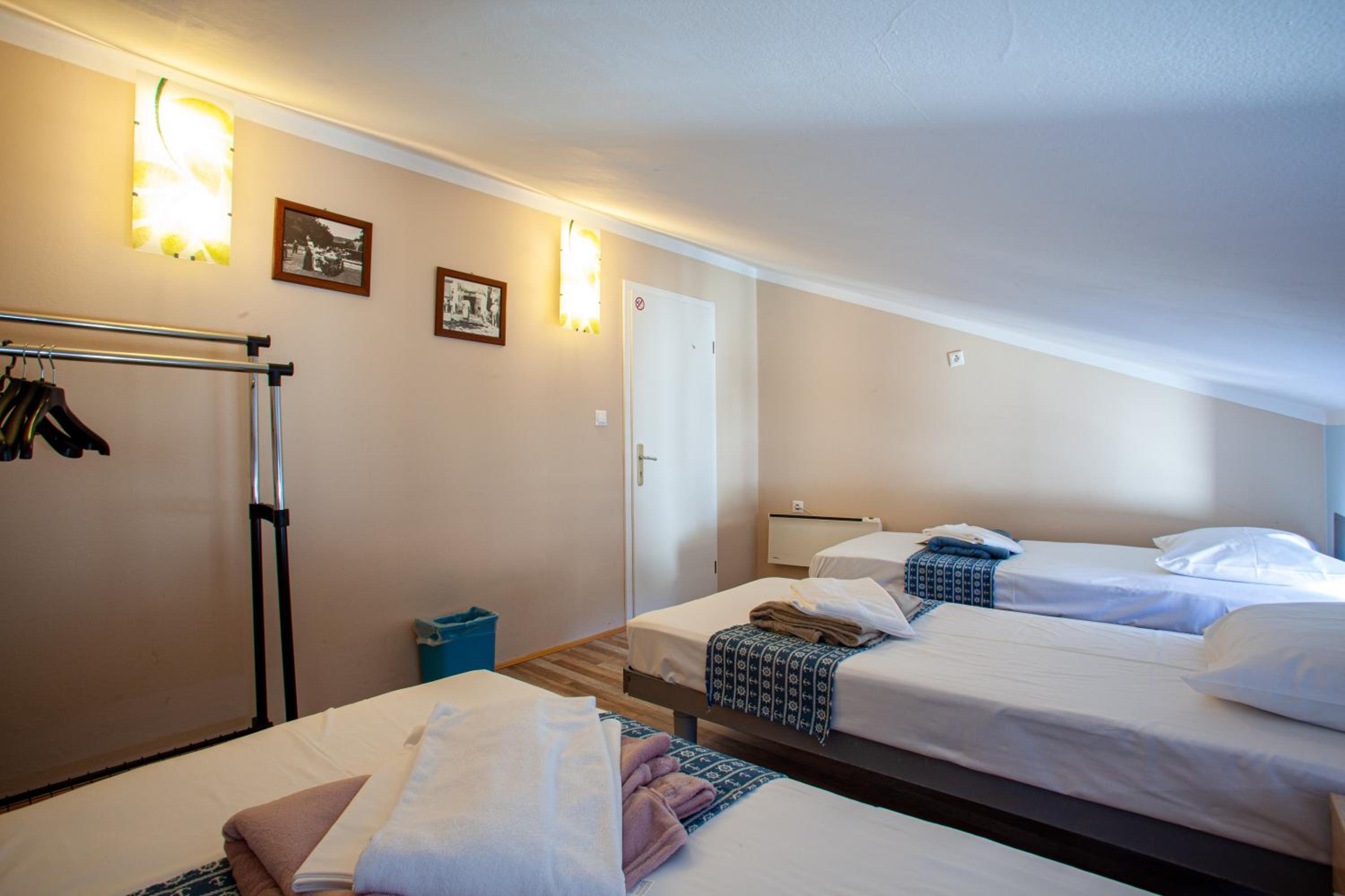 Triple Room with Shared Bathroom photo 3