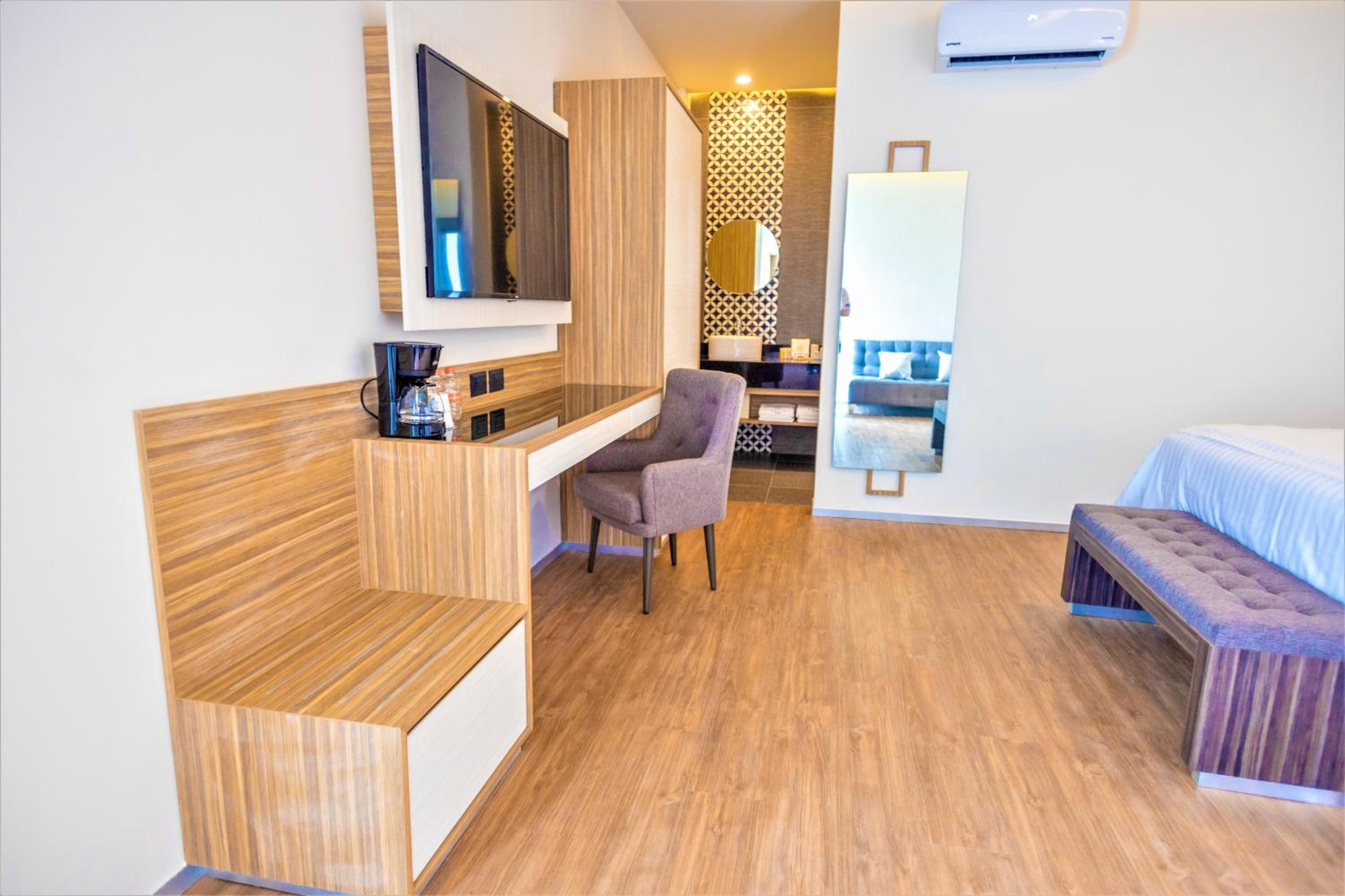 Family Suite with Balcony - Photo 1