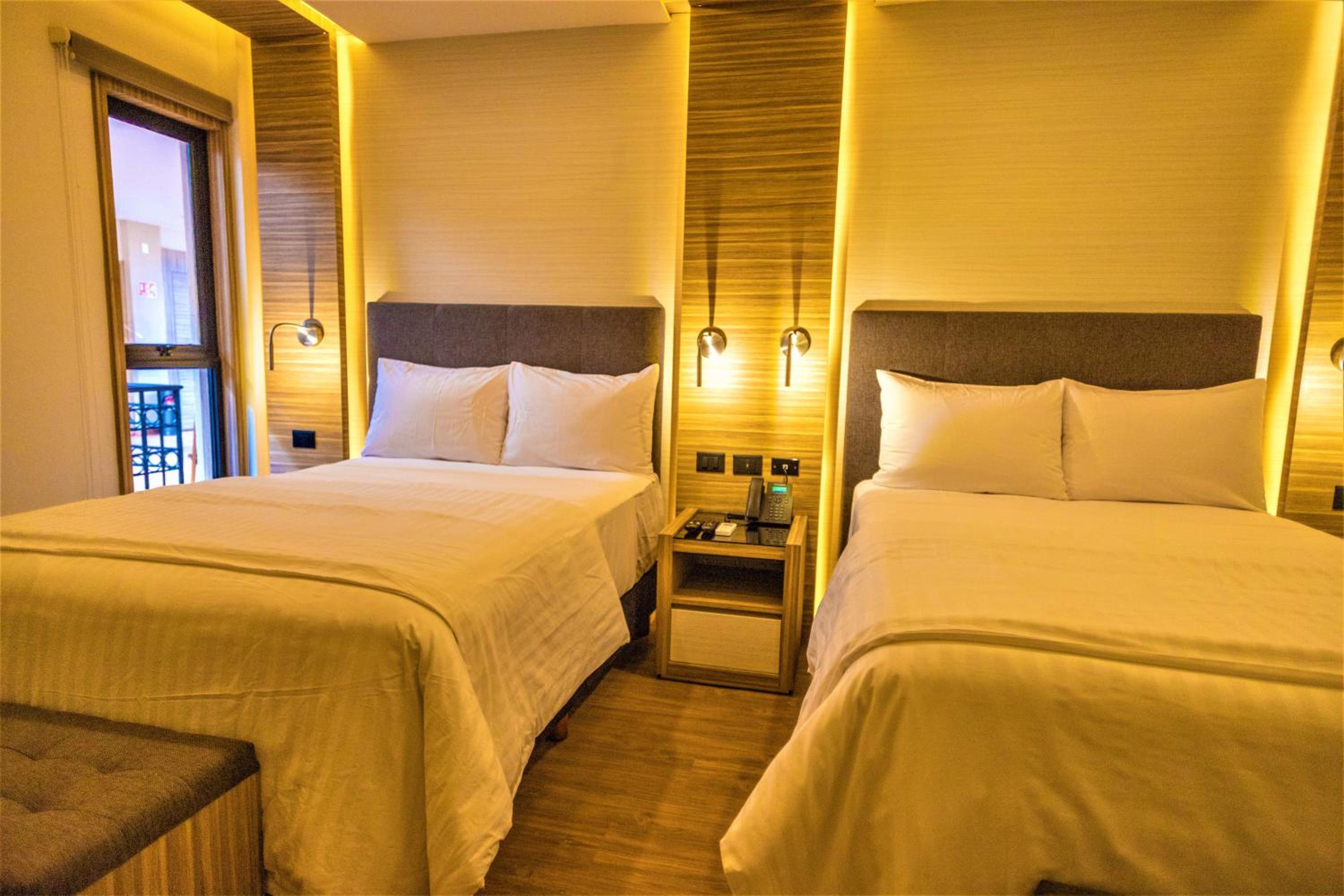 Standard Double Room with Two Double Beds - Photo 22