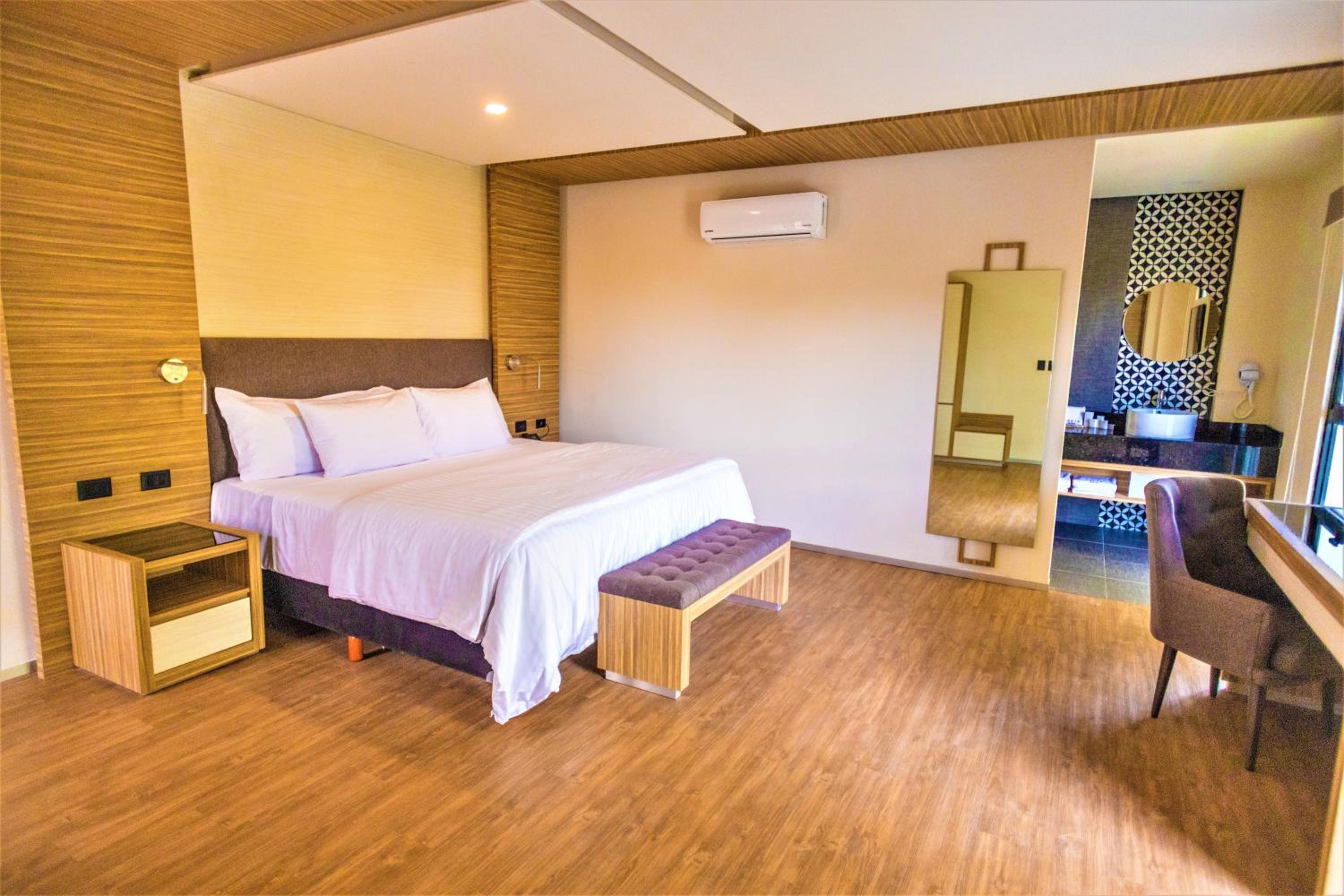 Suite with Terrace - Photo 3