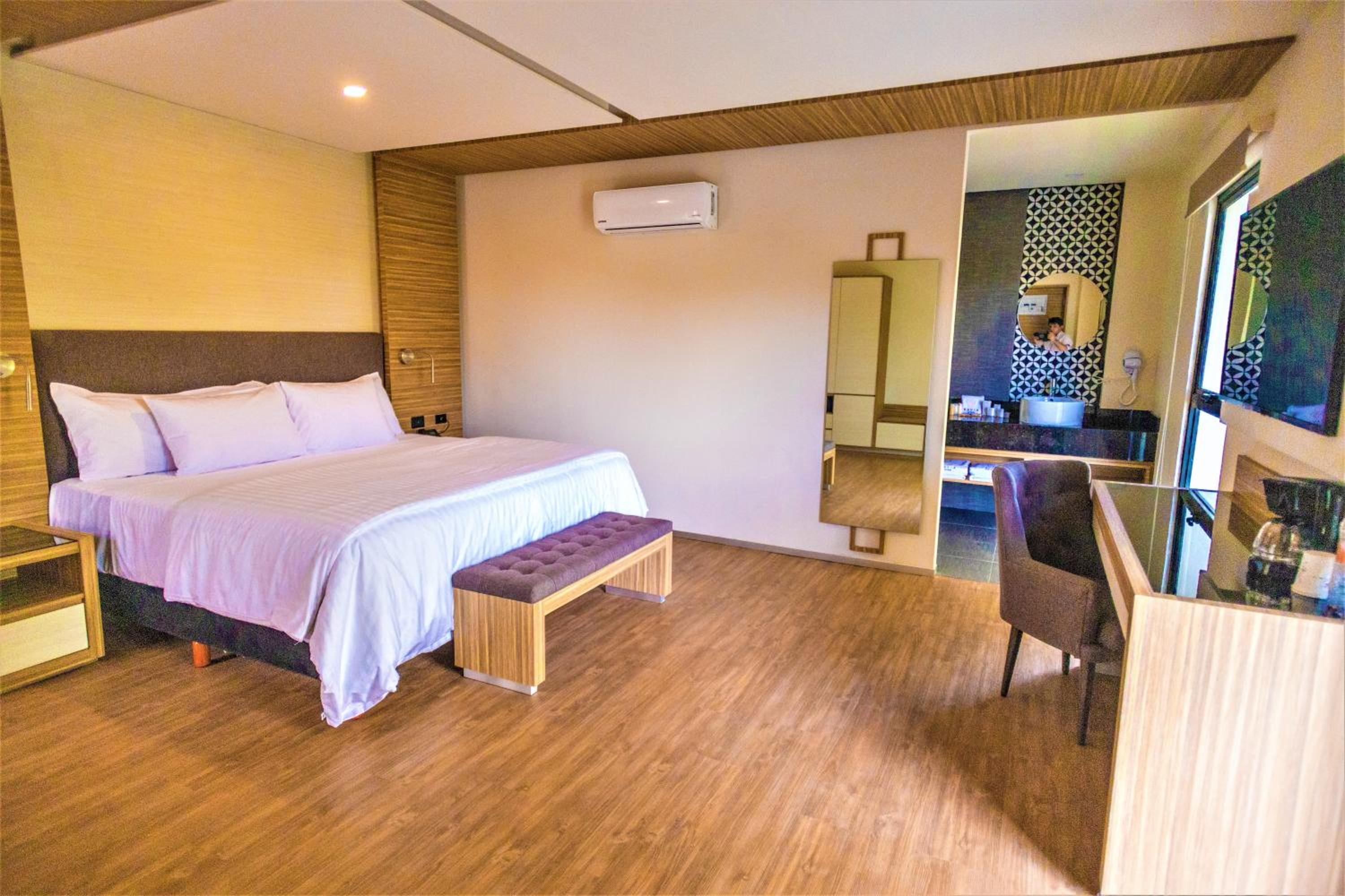 Suite with Terrace - Photo 5