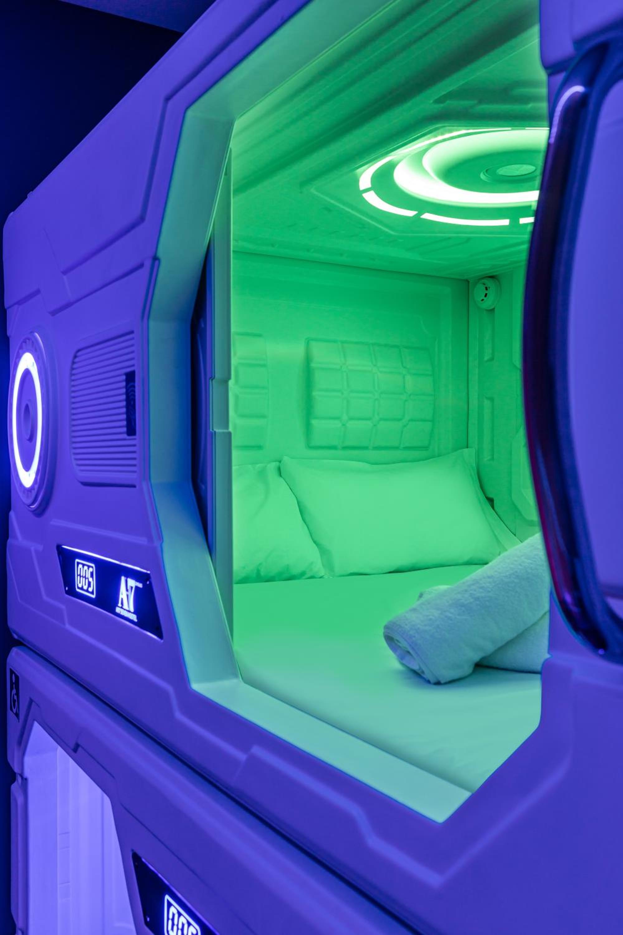 Private capsule room four doubles - Photo 7
