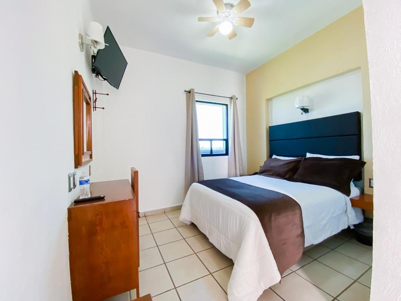 Double Room - Photo 5