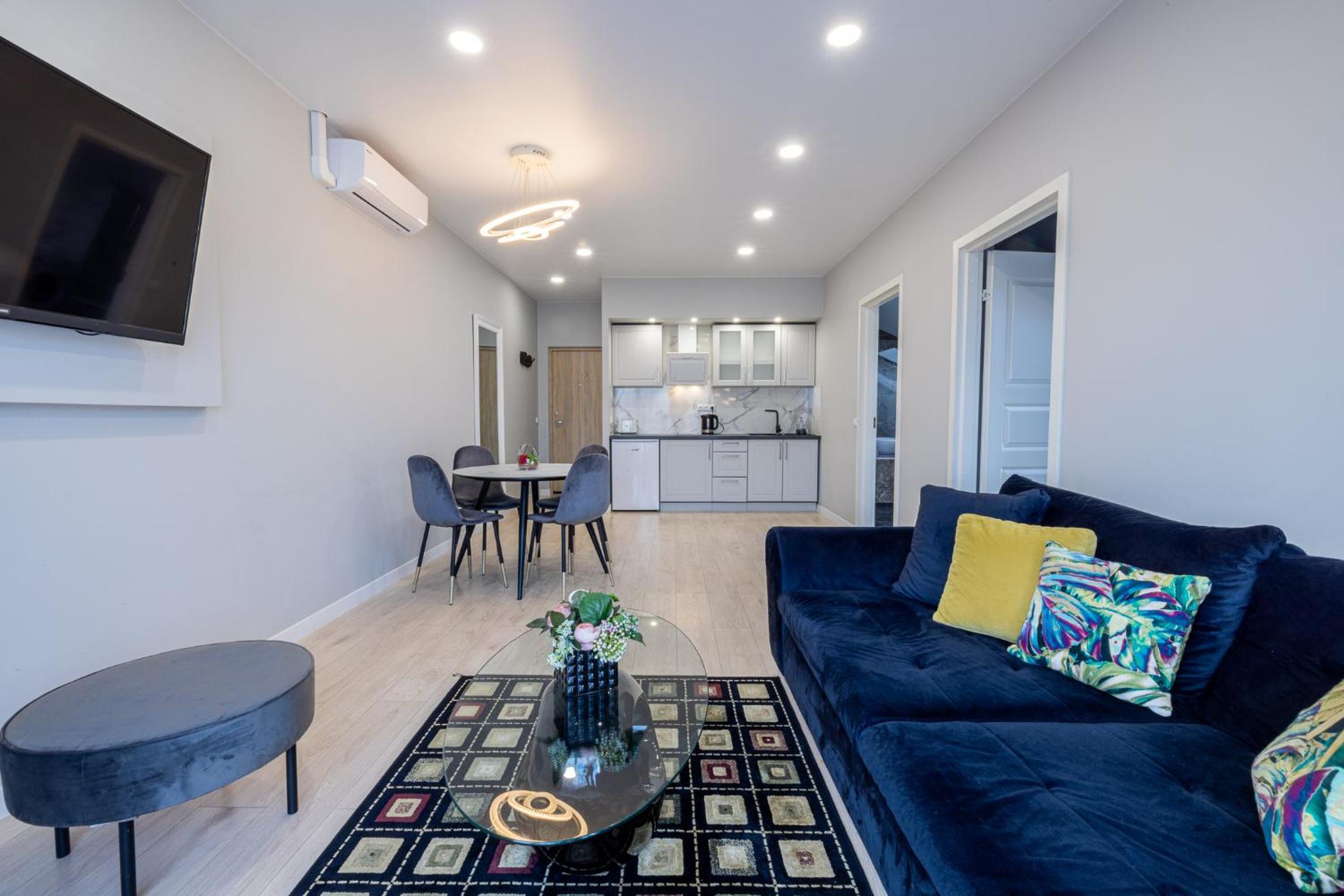 Suite with City View - Photo 10