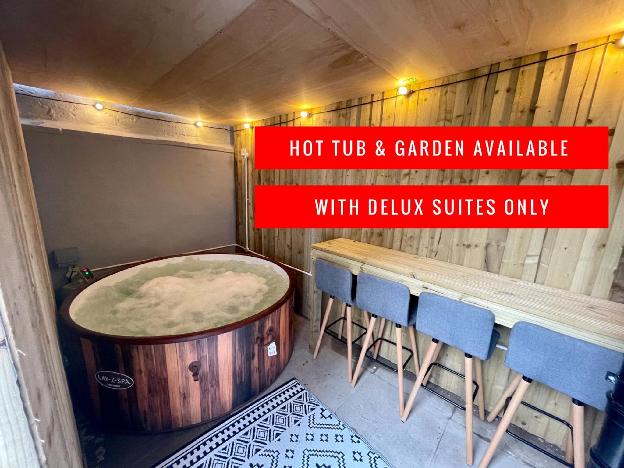 delux suite with spa bath and hot tub garden  - Photo 46