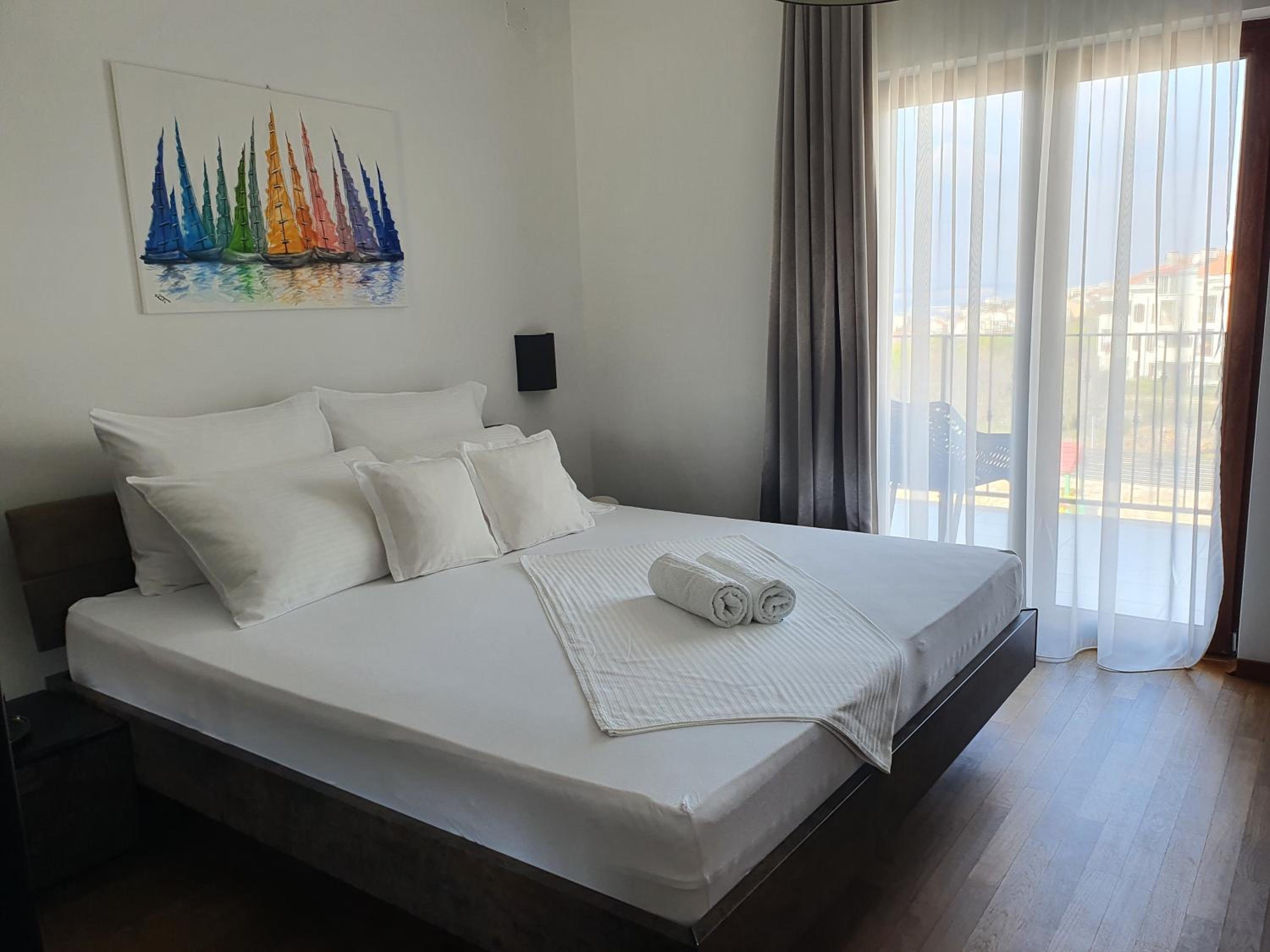 Deluxe Double Room with Balcony and Sea View - Photo 5