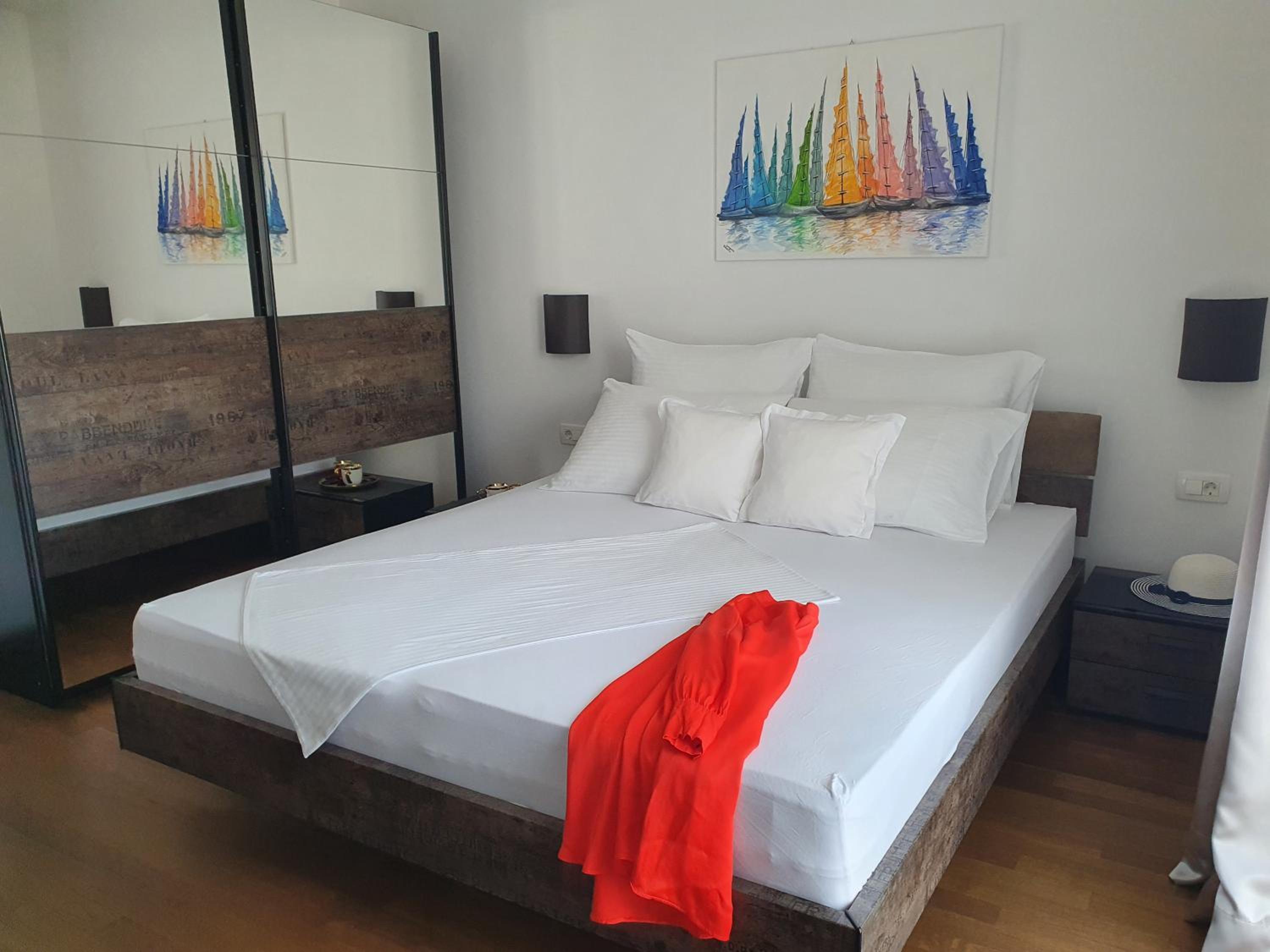 Double Room with City View - Photo 2