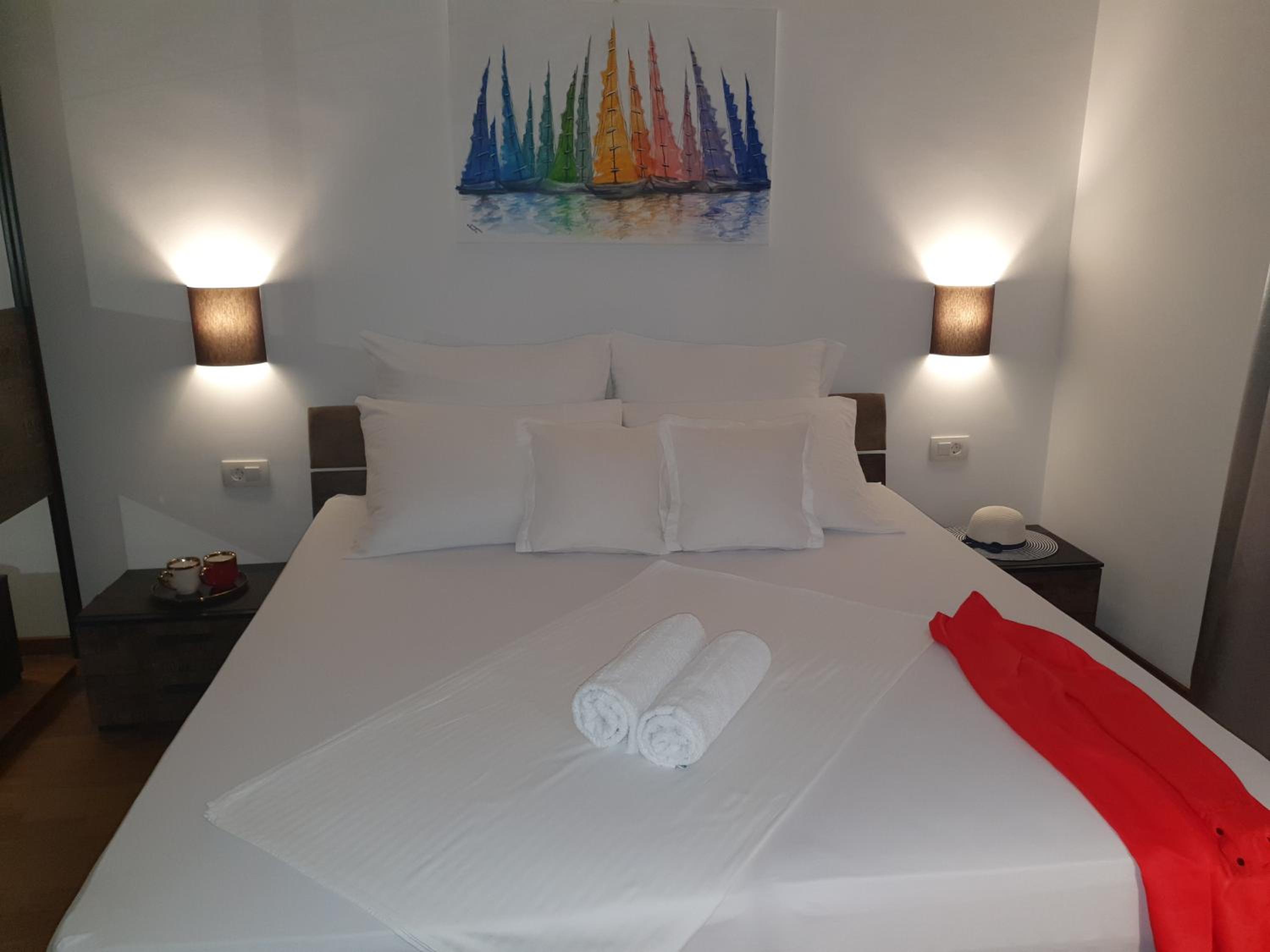 Double Room with City View - Photo 13