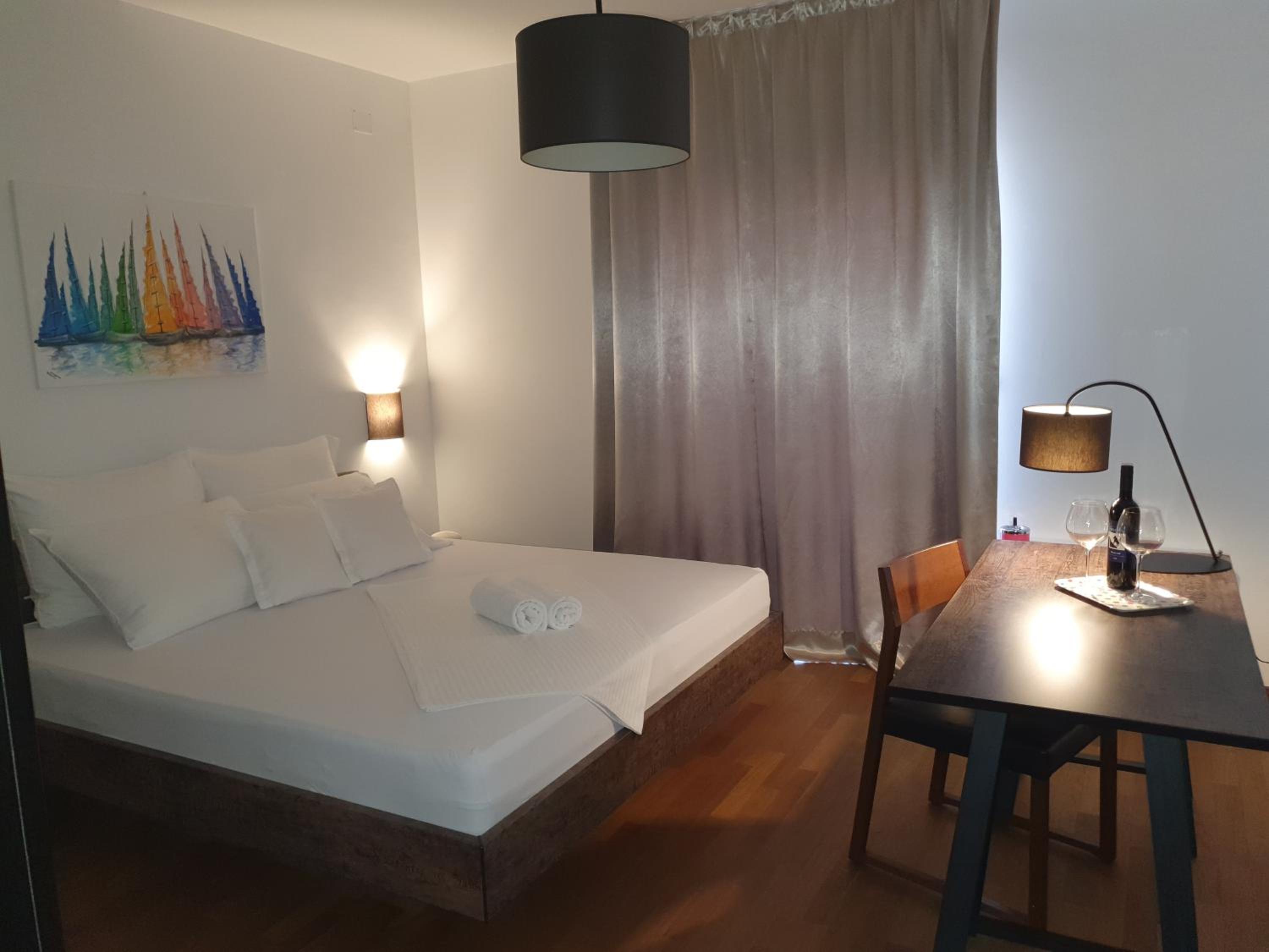 Double Room with City View - Photo 1