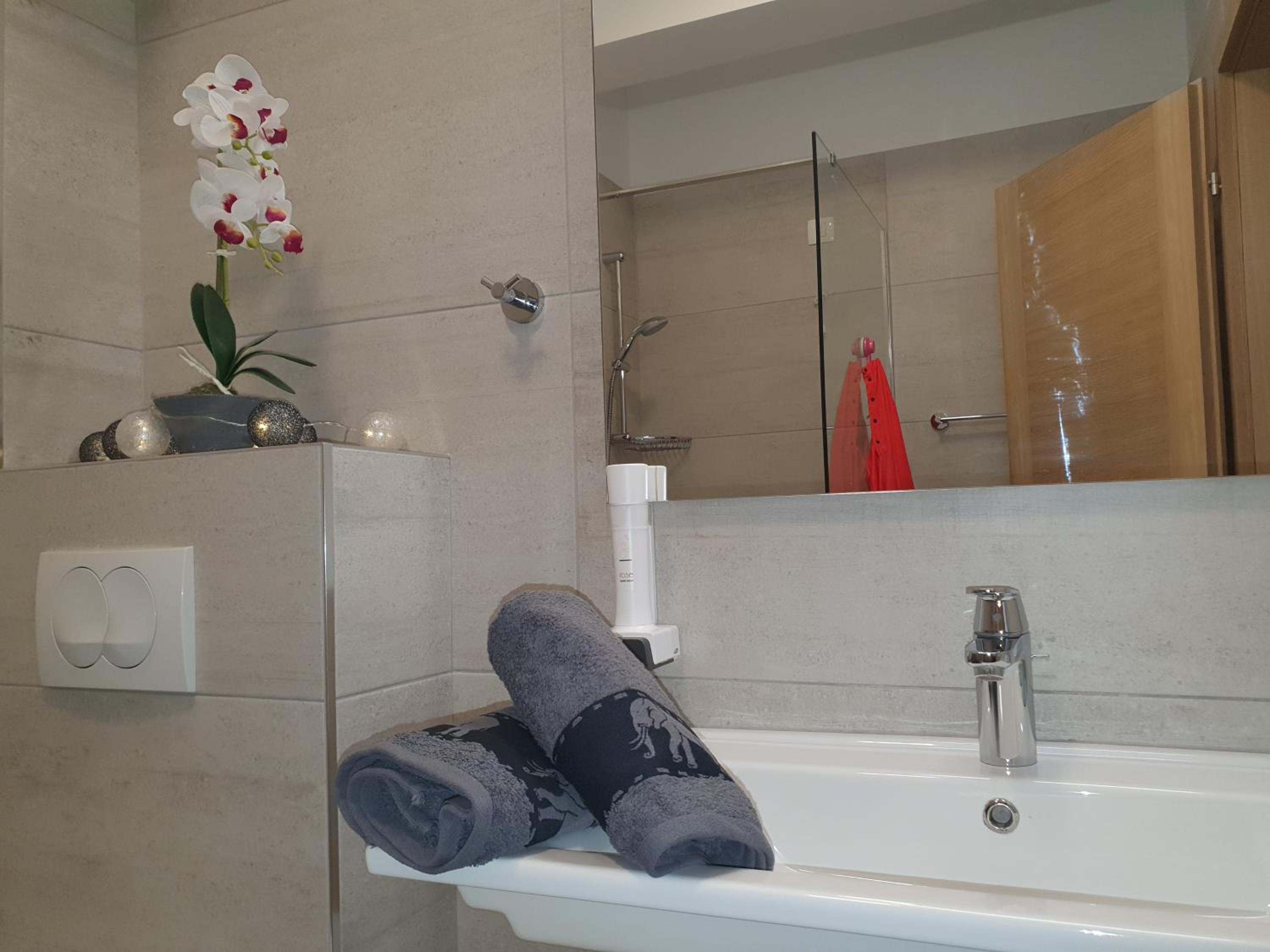 Double or Twin Room - Photo 3
