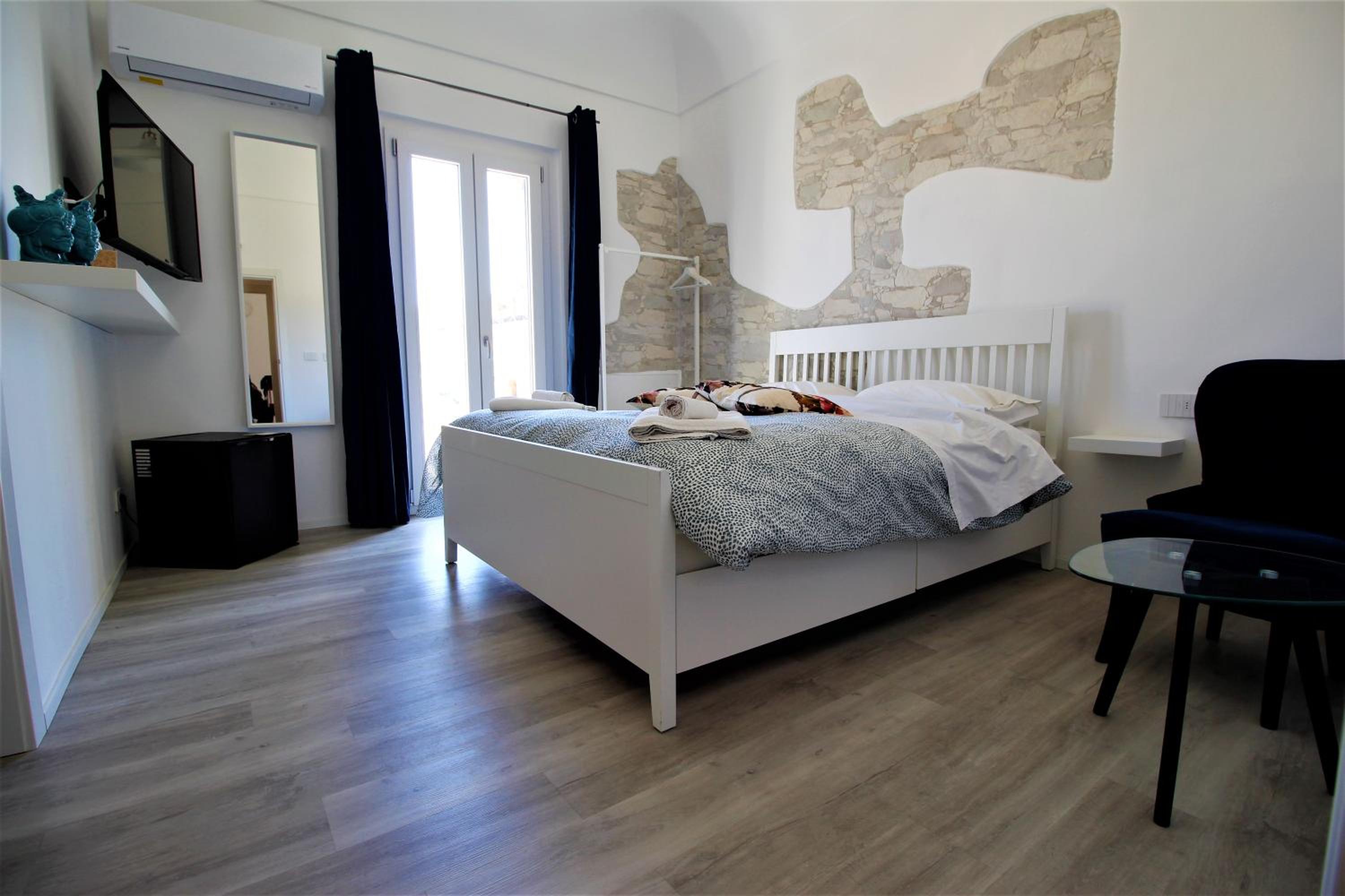 Deluxe Double Room with Balcony photo 1