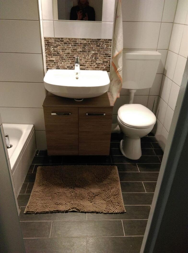 One-Bedroom Apartment - Photo 6