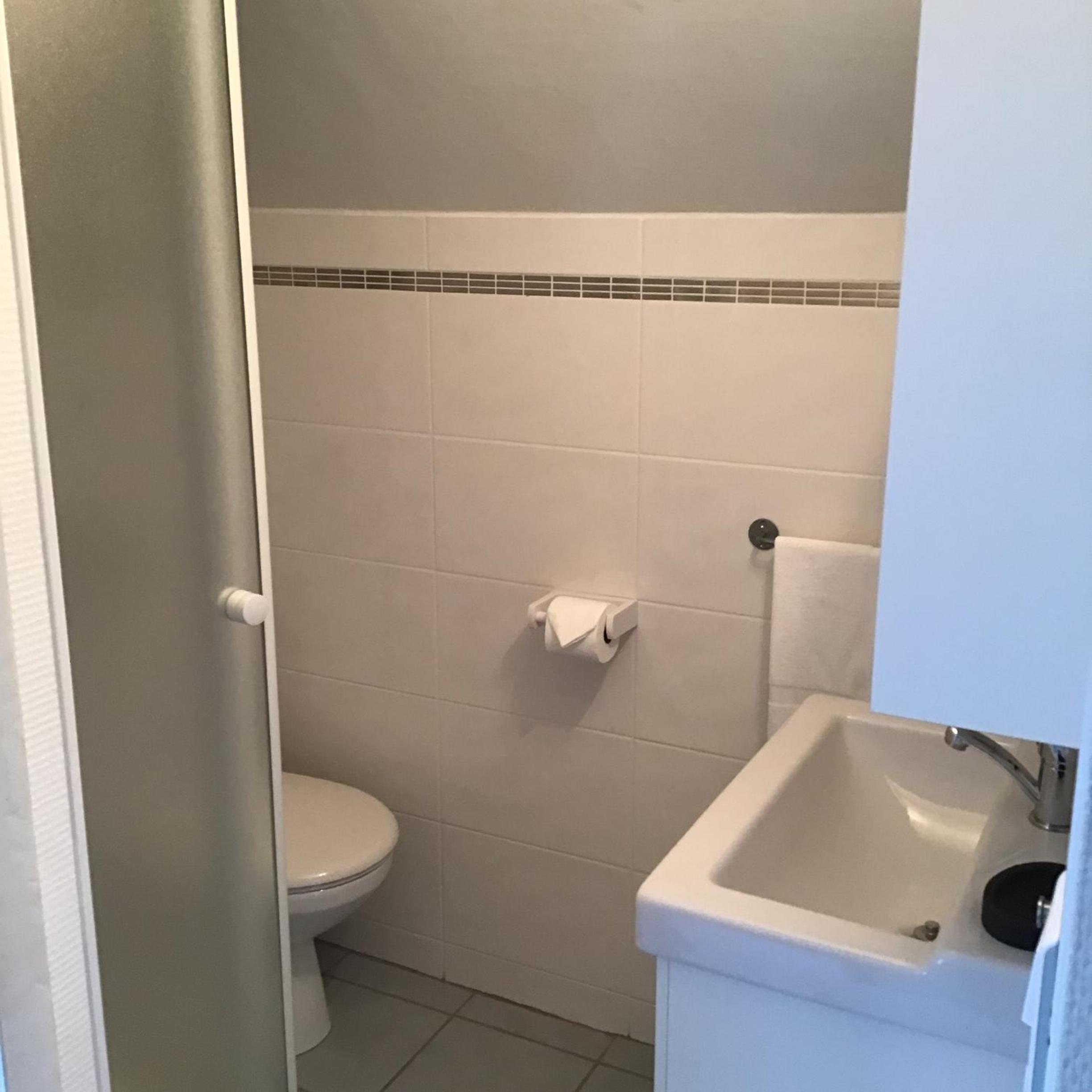 One-Bedroom Apartment - Photo 6