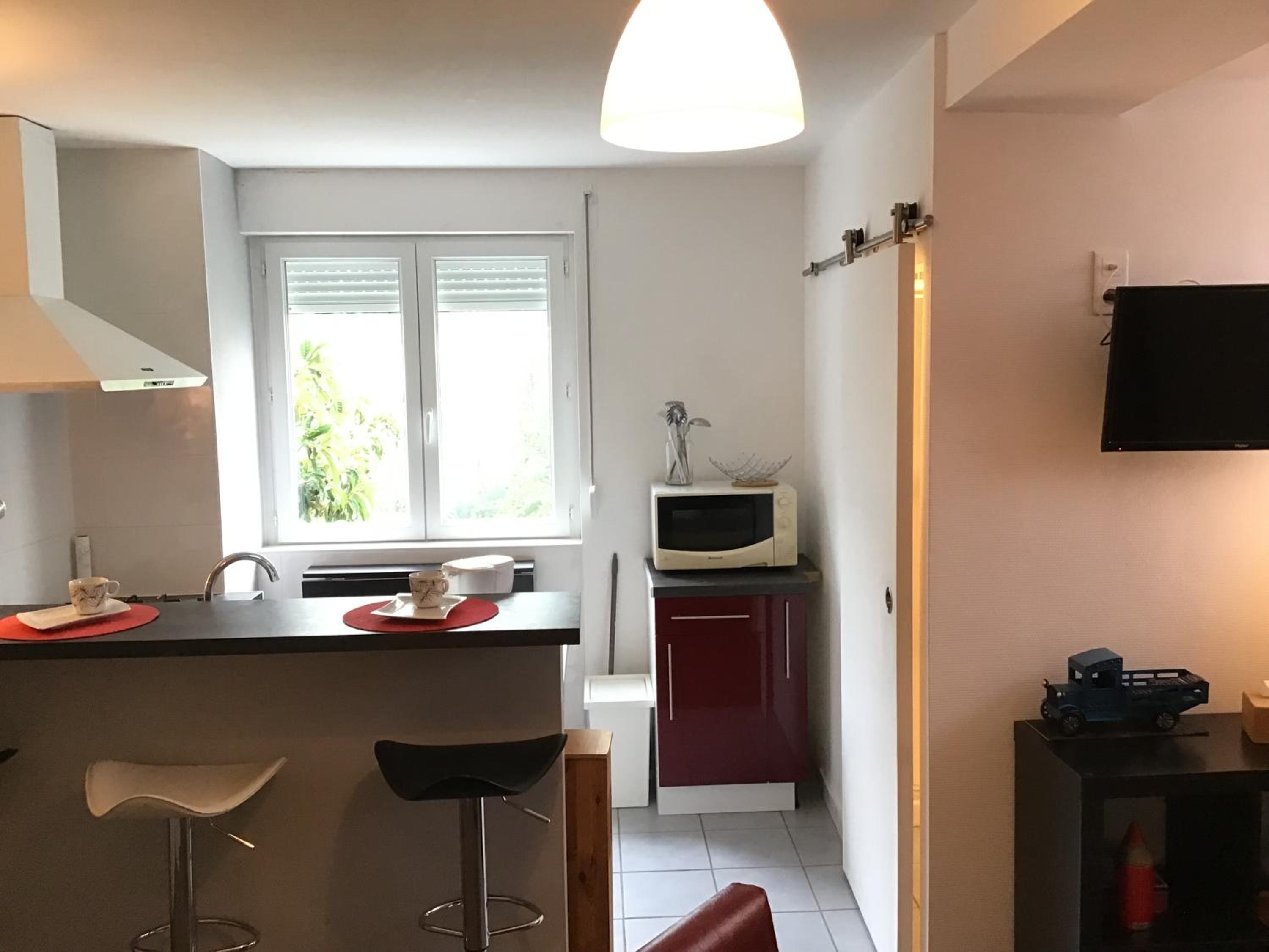 One-Bedroom Apartment - Photo 2