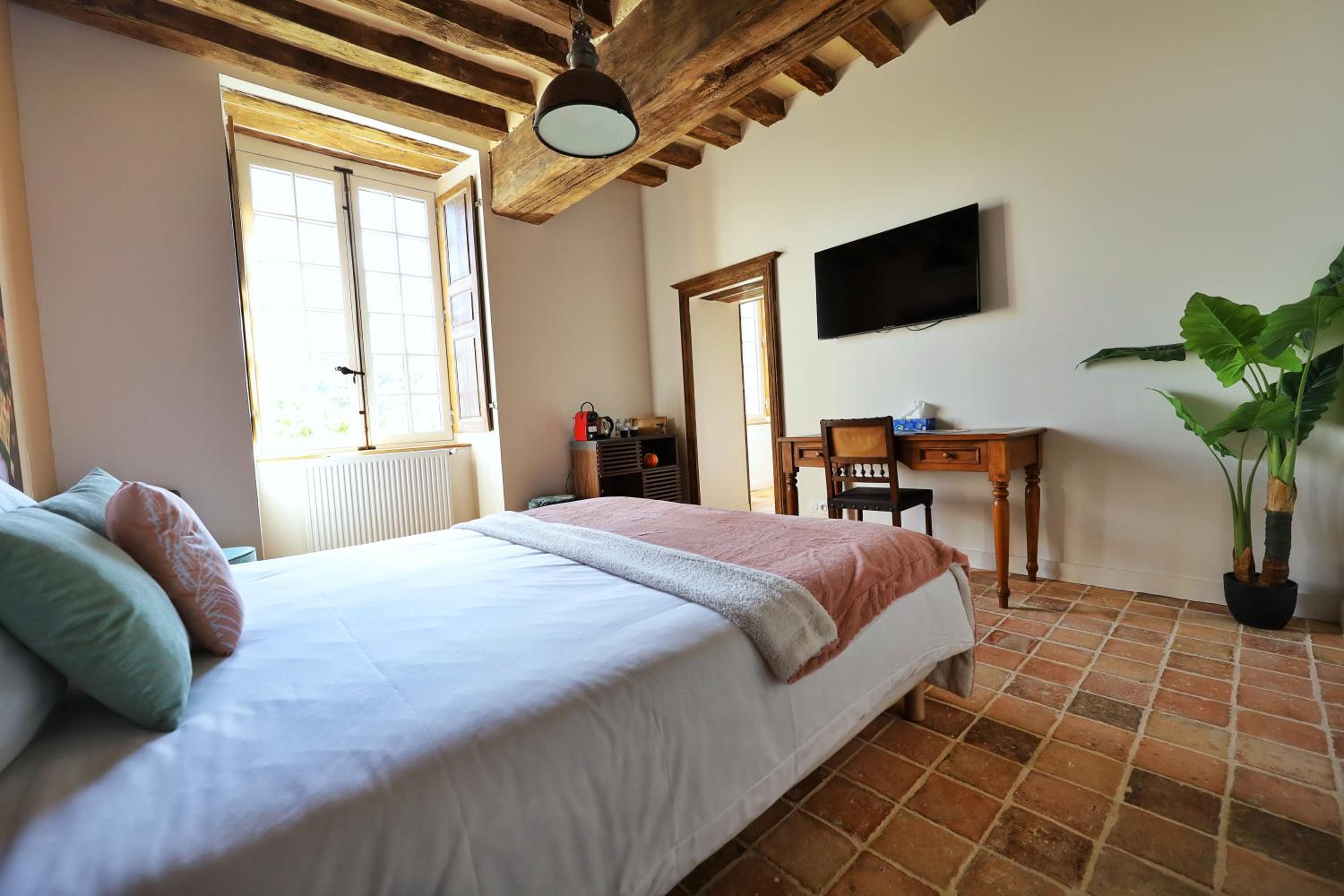 Double Room with Garden View - Photo 3